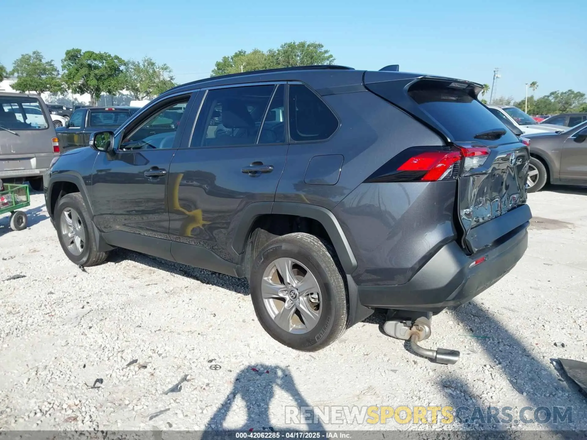 3 Фотография поврежденного автомобиля 2T3W1RFV8RW352296 TOYOTA RAV4 2024