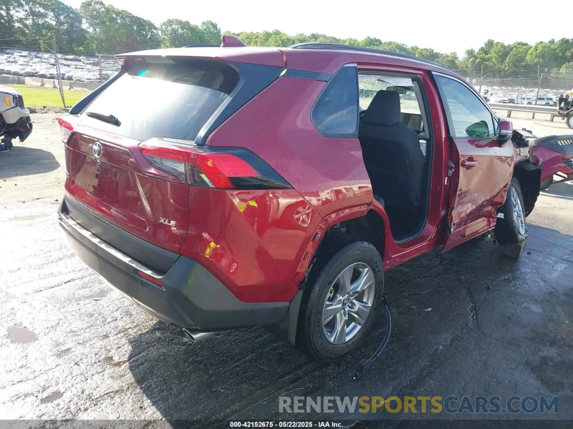 4 Photograph of a damaged car 2T3W1RFV8RW363315 TOYOTA RAV4 2024