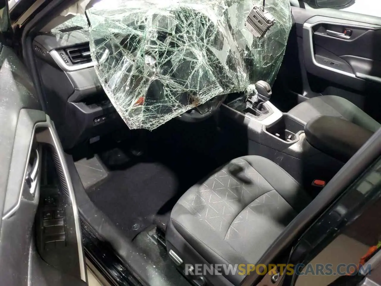 8 Photograph of a damaged car 2T3W1RFV9RW307819 TOYOTA RAV4 2024