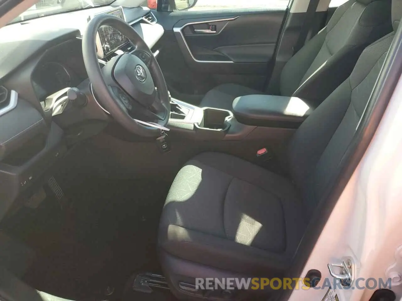 7 Фотография поврежденного автомобиля 2T3W1RFV9RW342585 TOYOTA RAV4 2024