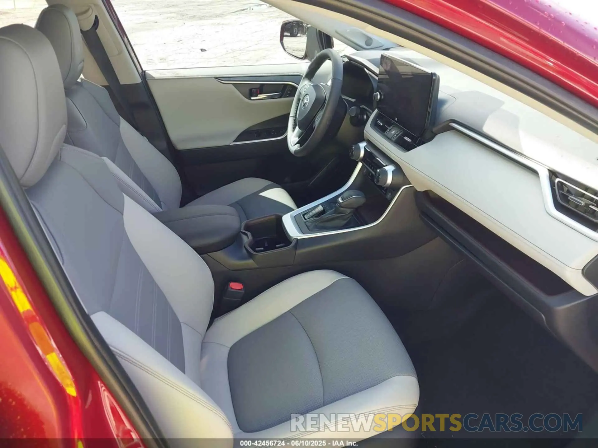 5 Фотография поврежденного автомобиля 2T3Y1RFV0RW326705 TOYOTA RAV4 2024