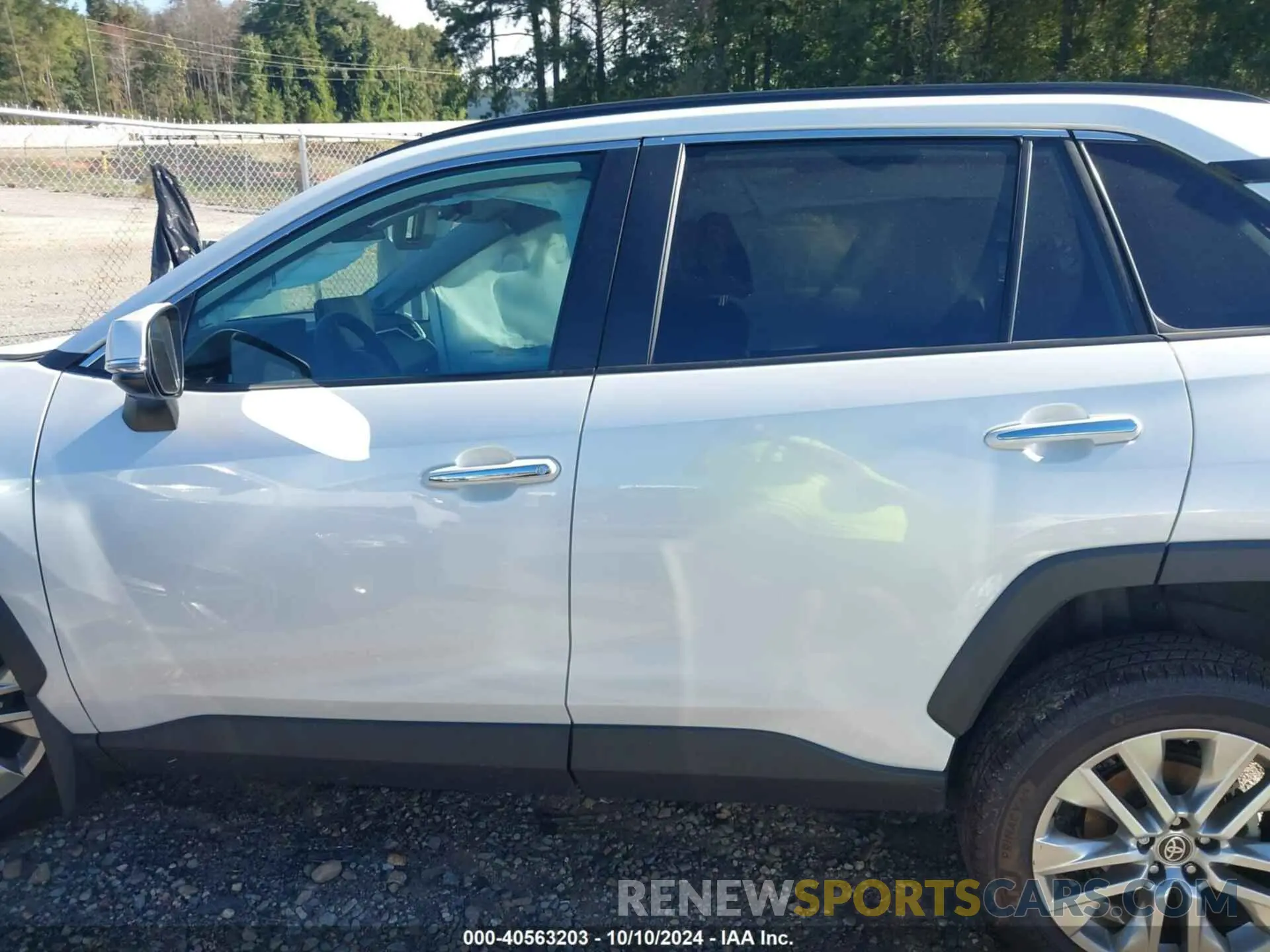 14 Photograph of a damaged car 2T3Y1RFV3RW329078 TOYOTA RAV4 2024