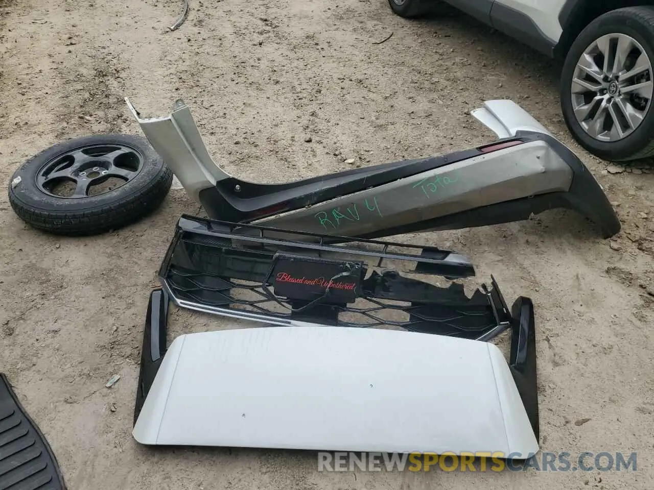 13 Photograph of a damaged car 2T3Y1RFV8RW338424 TOYOTA RAV4 2024