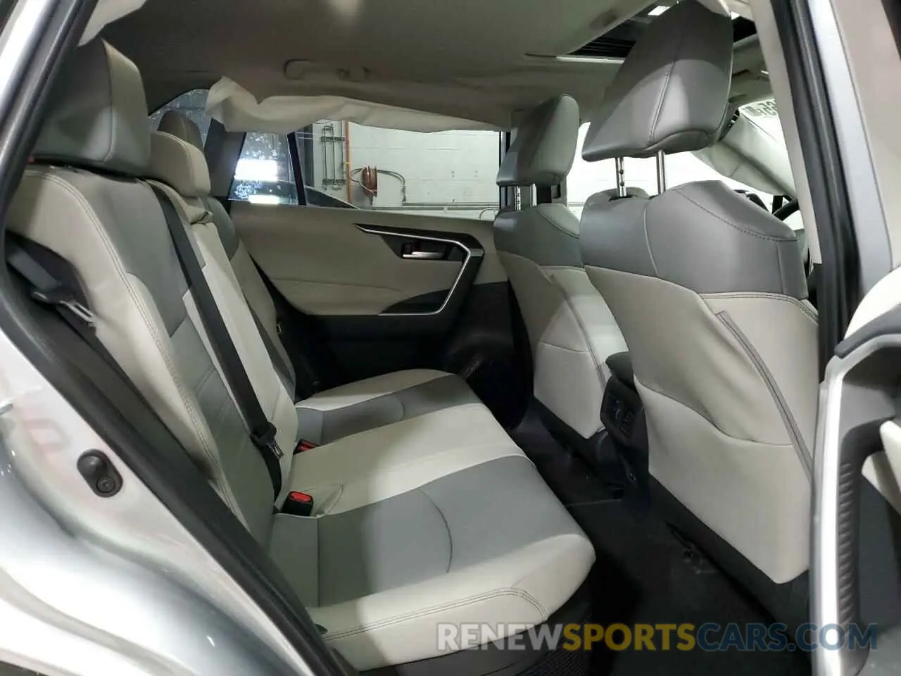 11 Фотография поврежденного автомобиля 4T3B6RFV8RU142538 TOYOTA RAV4 2024