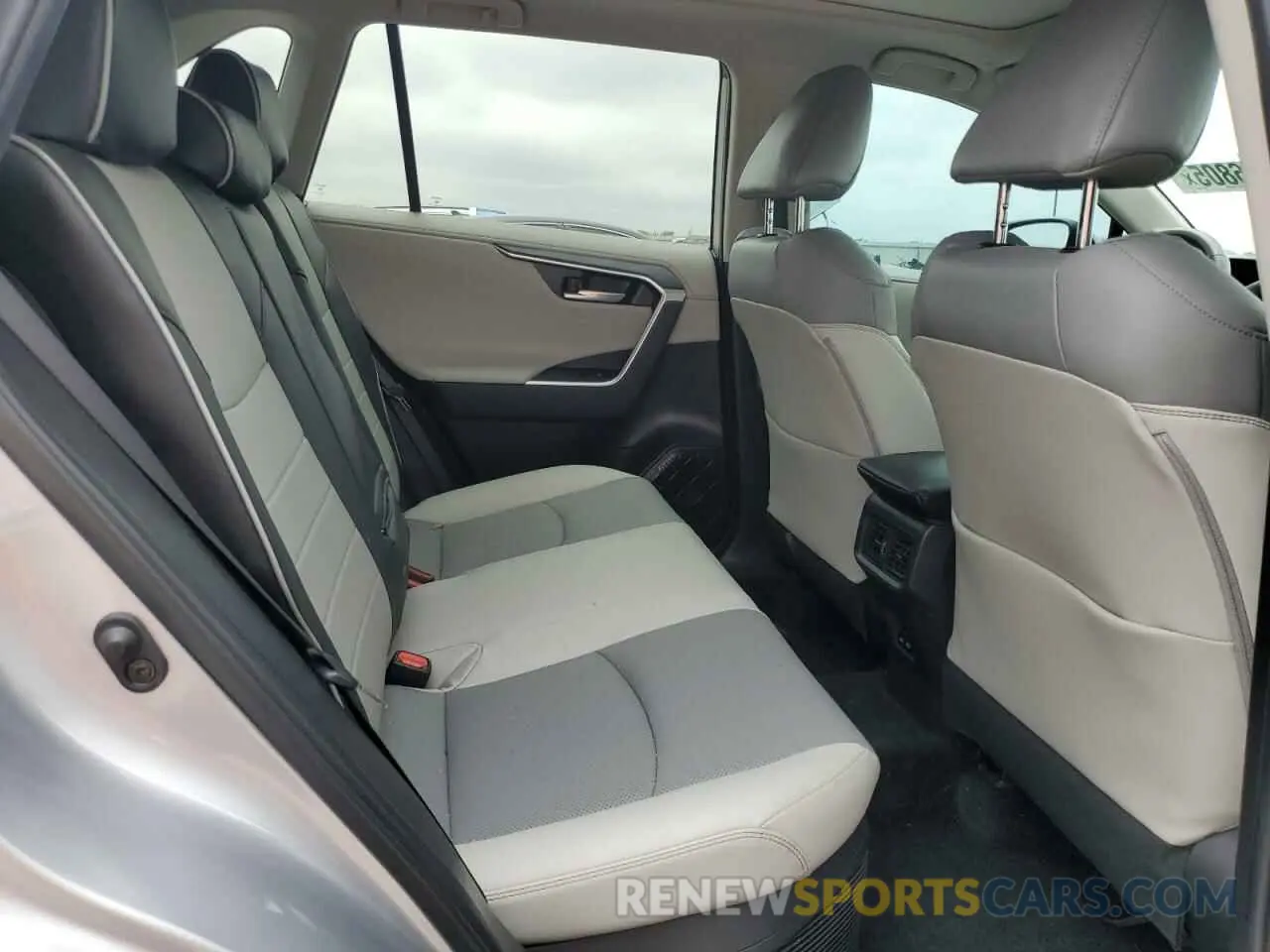 11 Фотография поврежденного автомобиля 4T3D6RFV8RU141608 TOYOTA RAV4 2024