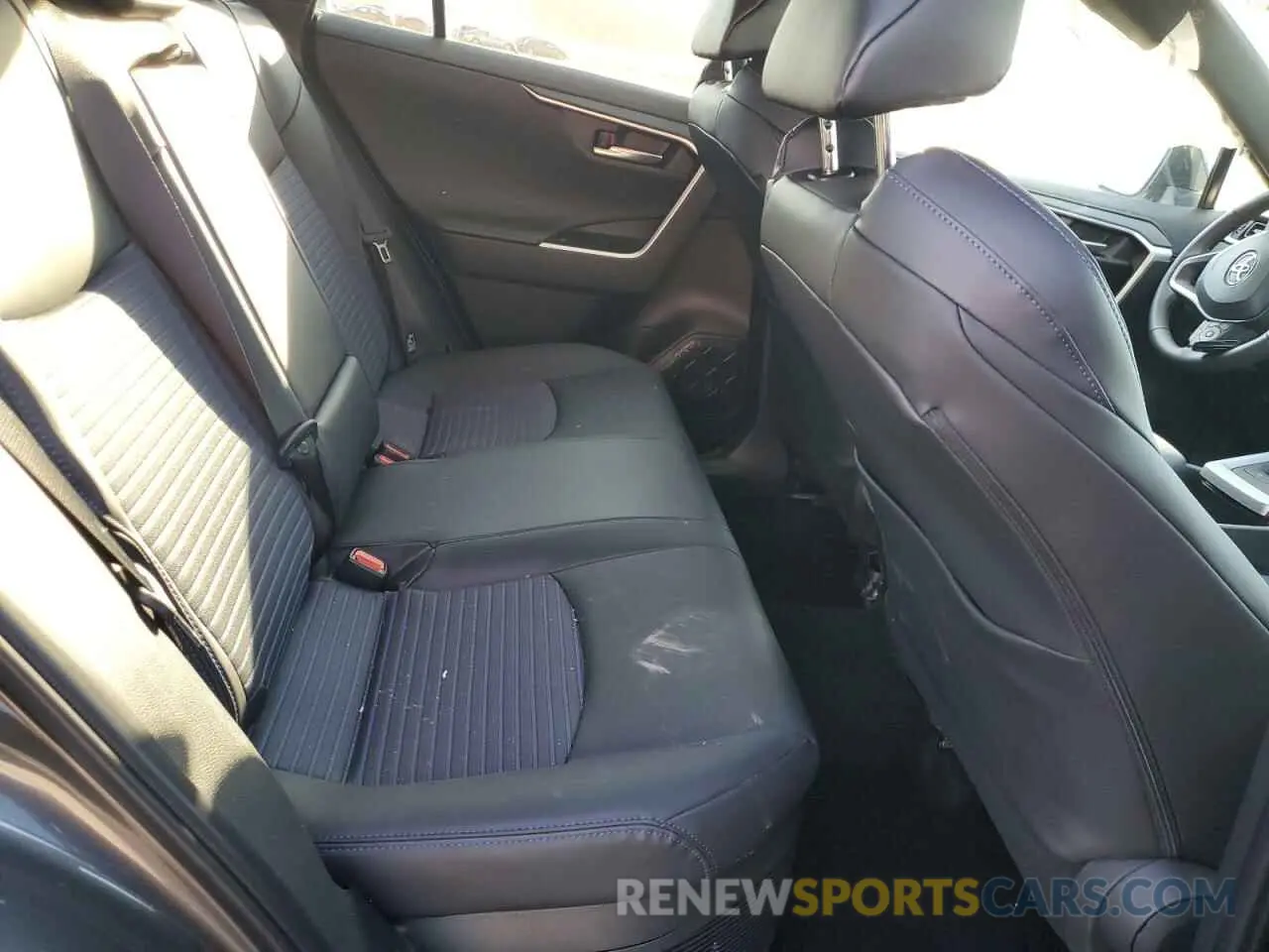 12 Фотография поврежденного автомобиля 4T3E6RFV6RU174224 TOYOTA RAV4 2024
