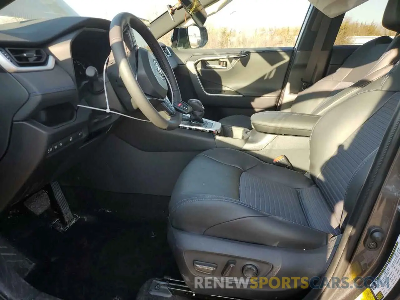 7 Фотография поврежденного автомобиля 4T3E6RFV6RU174224 TOYOTA RAV4 2024