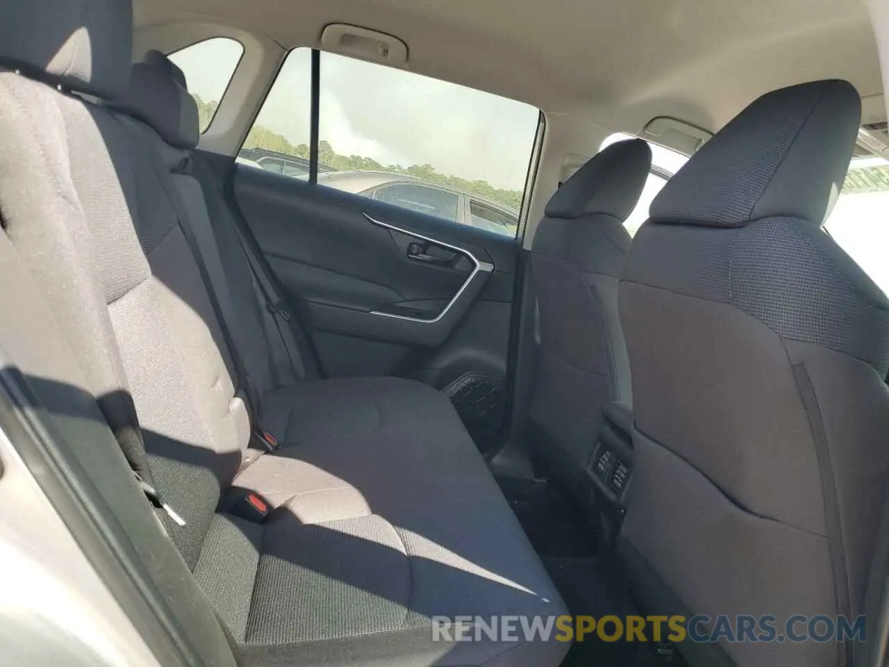 11 Фотография поврежденного автомобиля 4T3LWRFV8RU122438 TOYOTA RAV4 2024