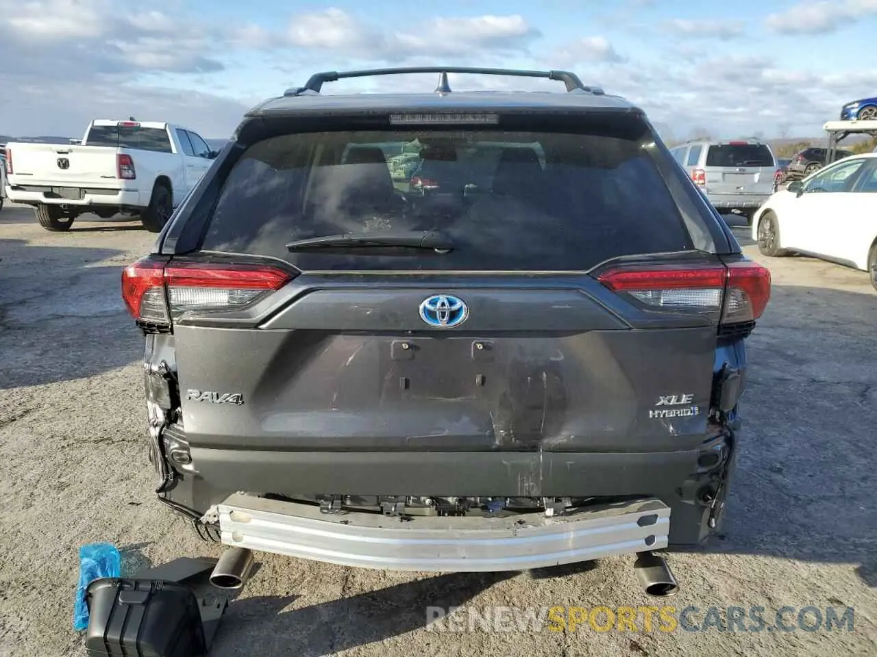 6 Photograph of a damaged car 4T3RWRFV6RU137014 TOYOTA RAV4 2024