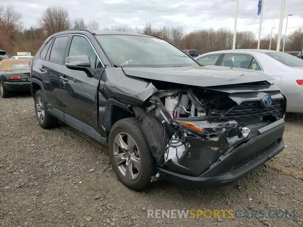4 Photograph of a damaged car 4T3RWRFV8RU126161 TOYOTA RAV4 2024