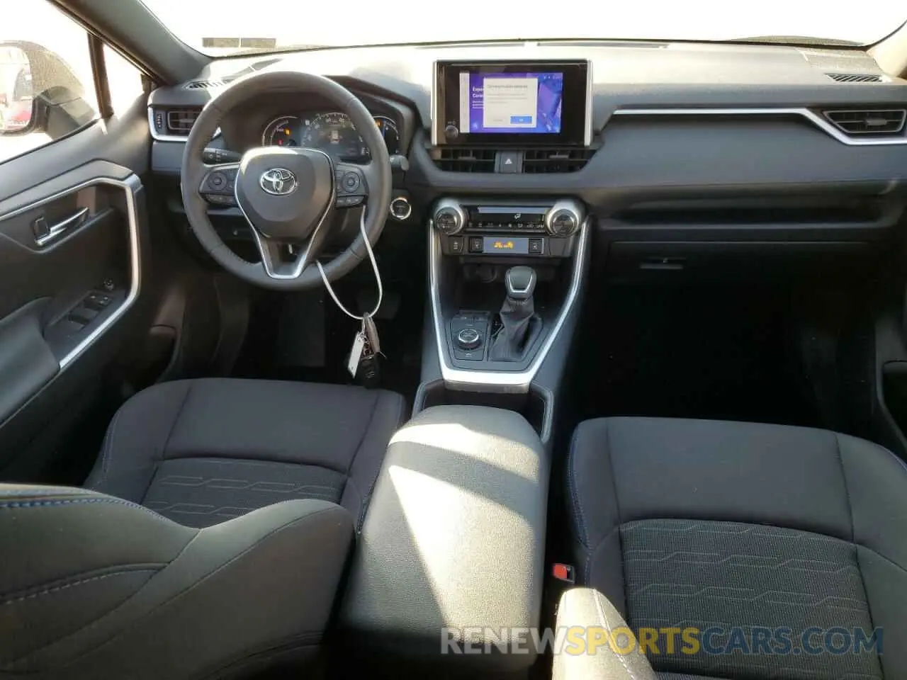 8 Фотография поврежденного автомобиля JTM16RFV8RD150504 TOYOTA RAV4 2024