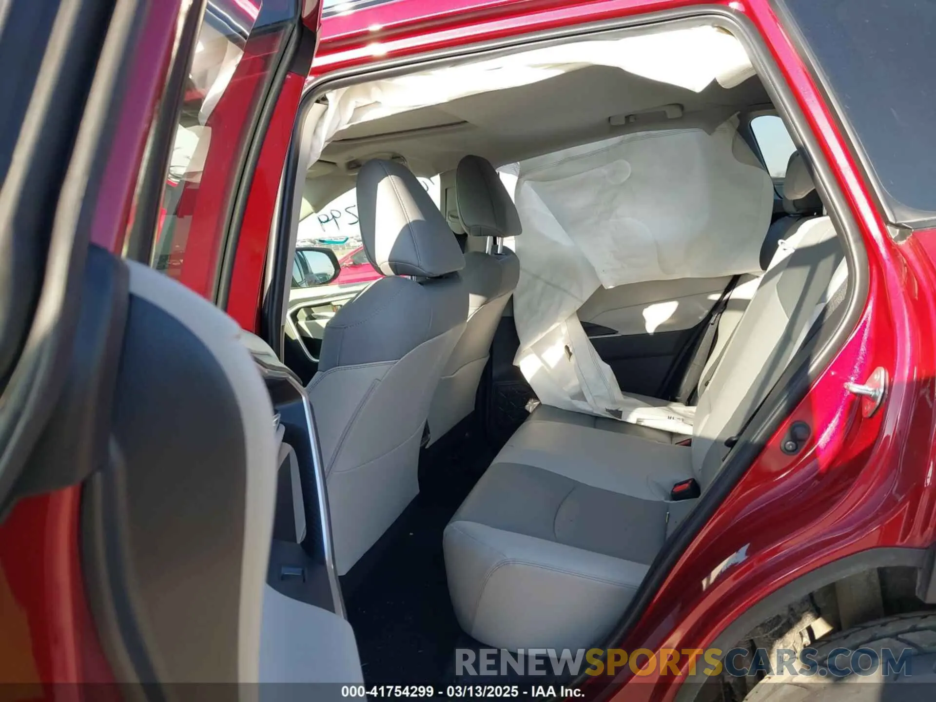 8 Фотография поврежденного автомобиля JTMA1RFV9RD109751 TOYOTA RAV4 2024