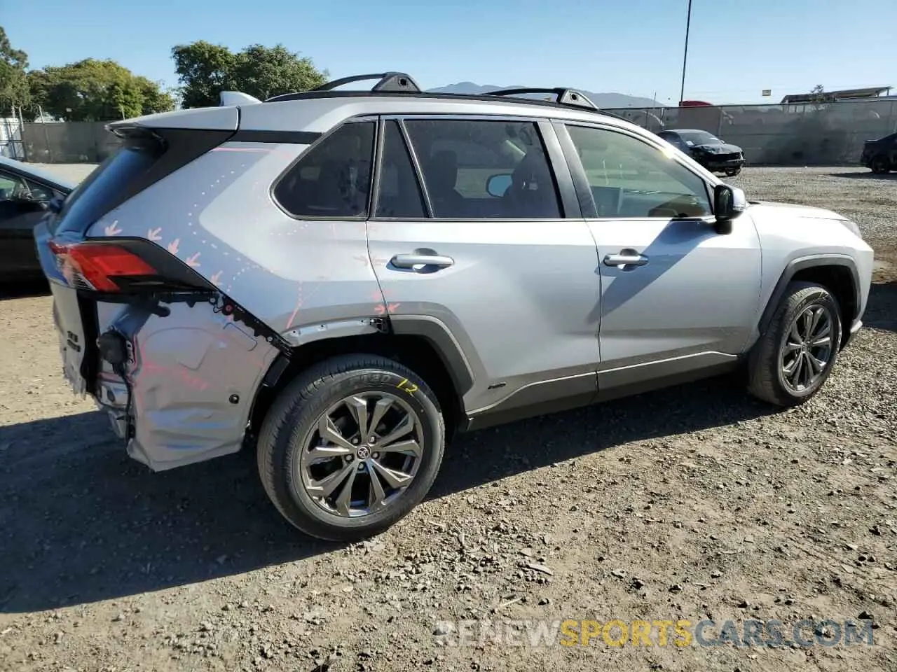 3 Фотография поврежденного автомобиля JTMB6RFV5RD144213 TOYOTA RAV4 2024
