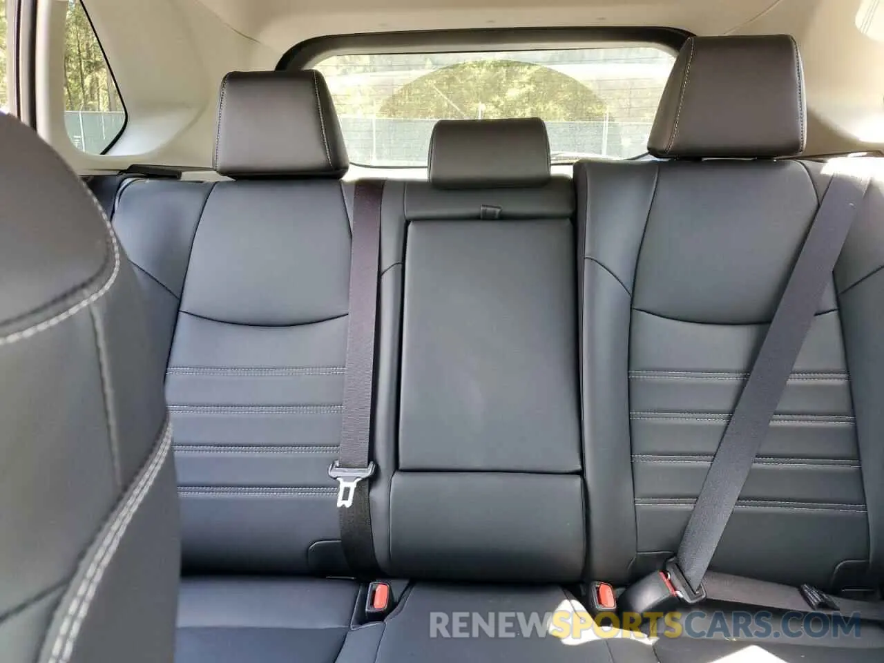 10 Фотография поврежденного автомобиля JTMB6RFV7RD129471 TOYOTA RAV4 2024