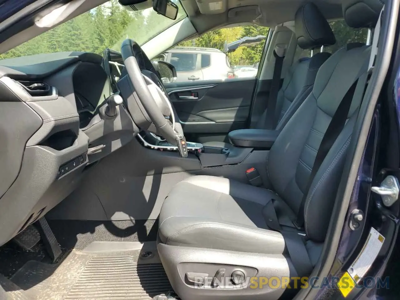 7 Фотография поврежденного автомобиля JTMB6RFV7RD129471 TOYOTA RAV4 2024