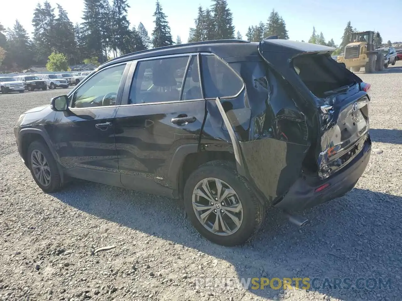 2 Фотография поврежденного автомобиля JTMB6RFVXRD116861 TOYOTA RAV4 2024