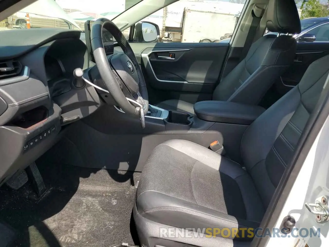 7 Фотография поврежденного автомобиля JTMD6RFV7RJ046732 TOYOTA RAV4 2024