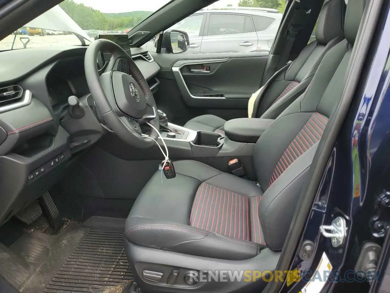 7 Фотография поврежденного автомобиля JTMEB3FVXRD187127 TOYOTA RAV4 2024