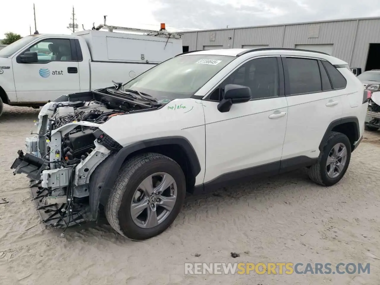 1 Фотография поврежденного автомобиля JTMLWRFV7RD246164 TOYOTA RAV4 2024