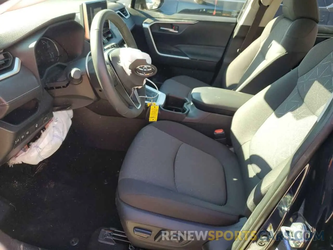 7 Фотография поврежденного автомобиля JTMRWRFV1RD227815 TOYOTA RAV4 2024