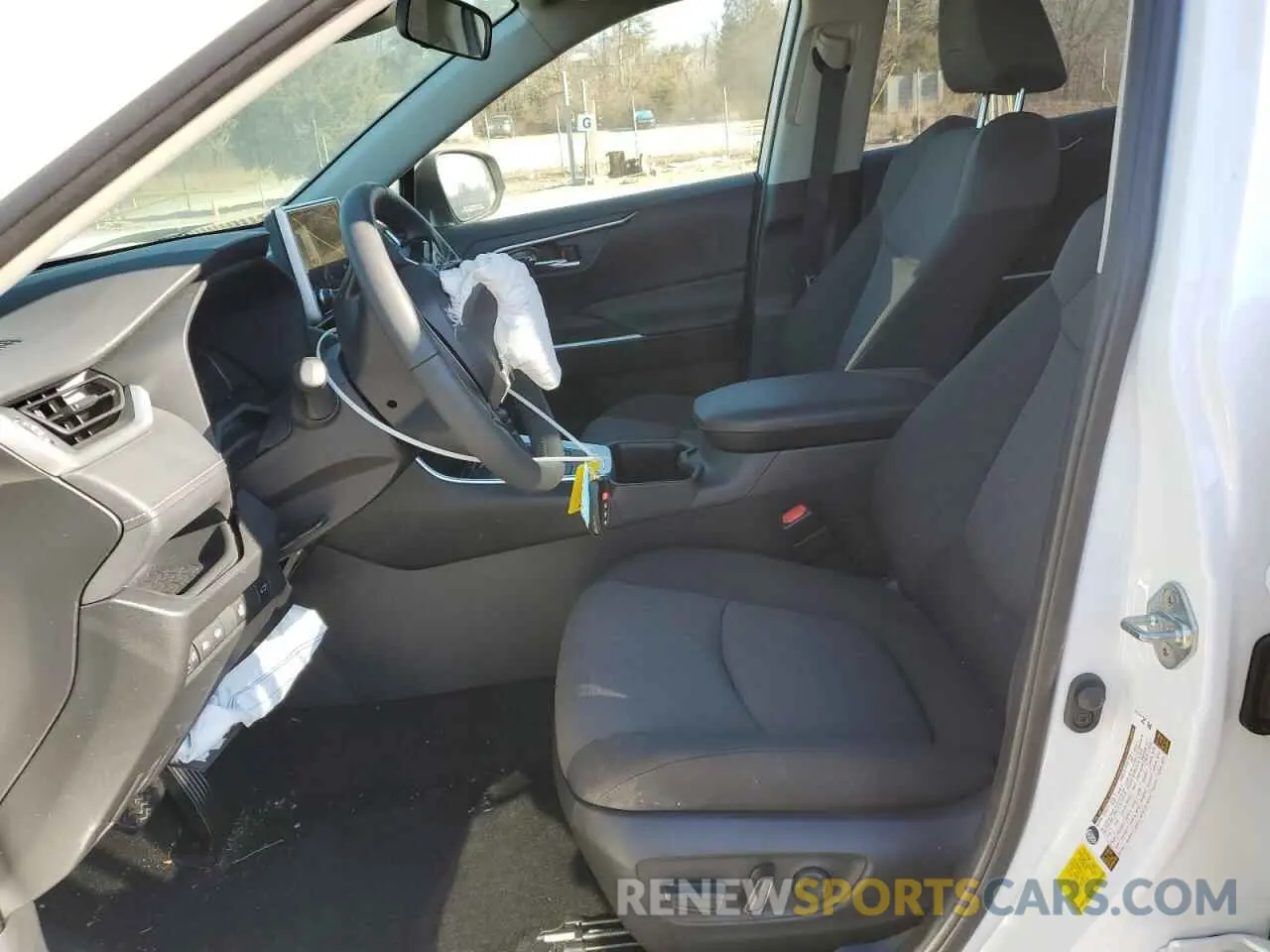 7 Фотография поврежденного автомобиля JTMRWRFV6RD232699 TOYOTA RAV4 2024