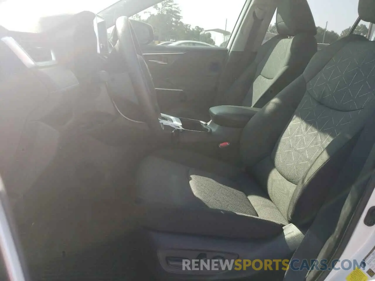 7 Фотография поврежденного автомобиля JTMRWRFV9RD248041 TOYOTA RAV4 2024