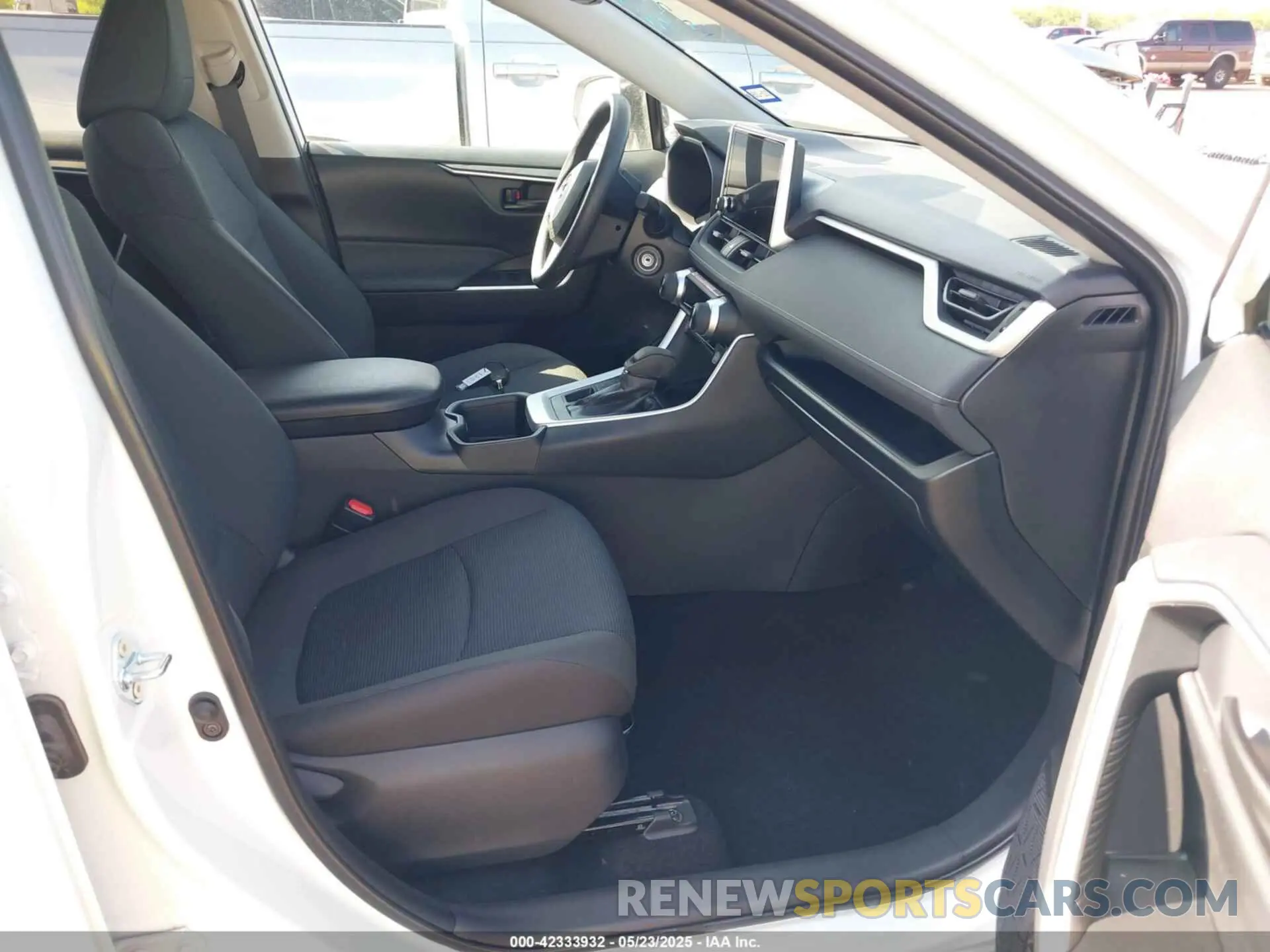 5 Фотография поврежденного автомобиля 2T3F1RFV5SW527044 TOYOTA RAV4 2025