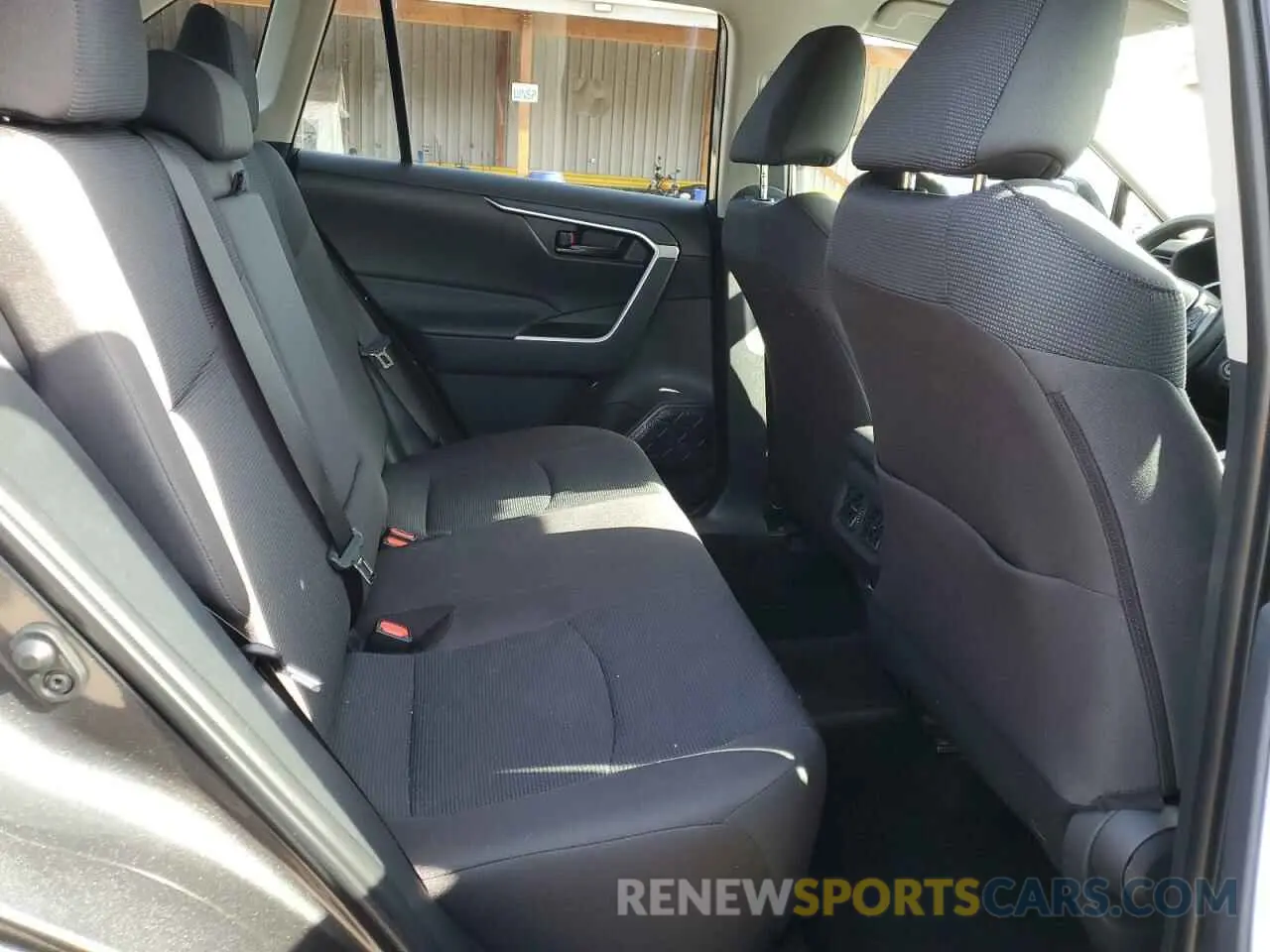 12 Фотография поврежденного автомобиля 2T3F1RFV7SC496610 TOYOTA RAV4 2025