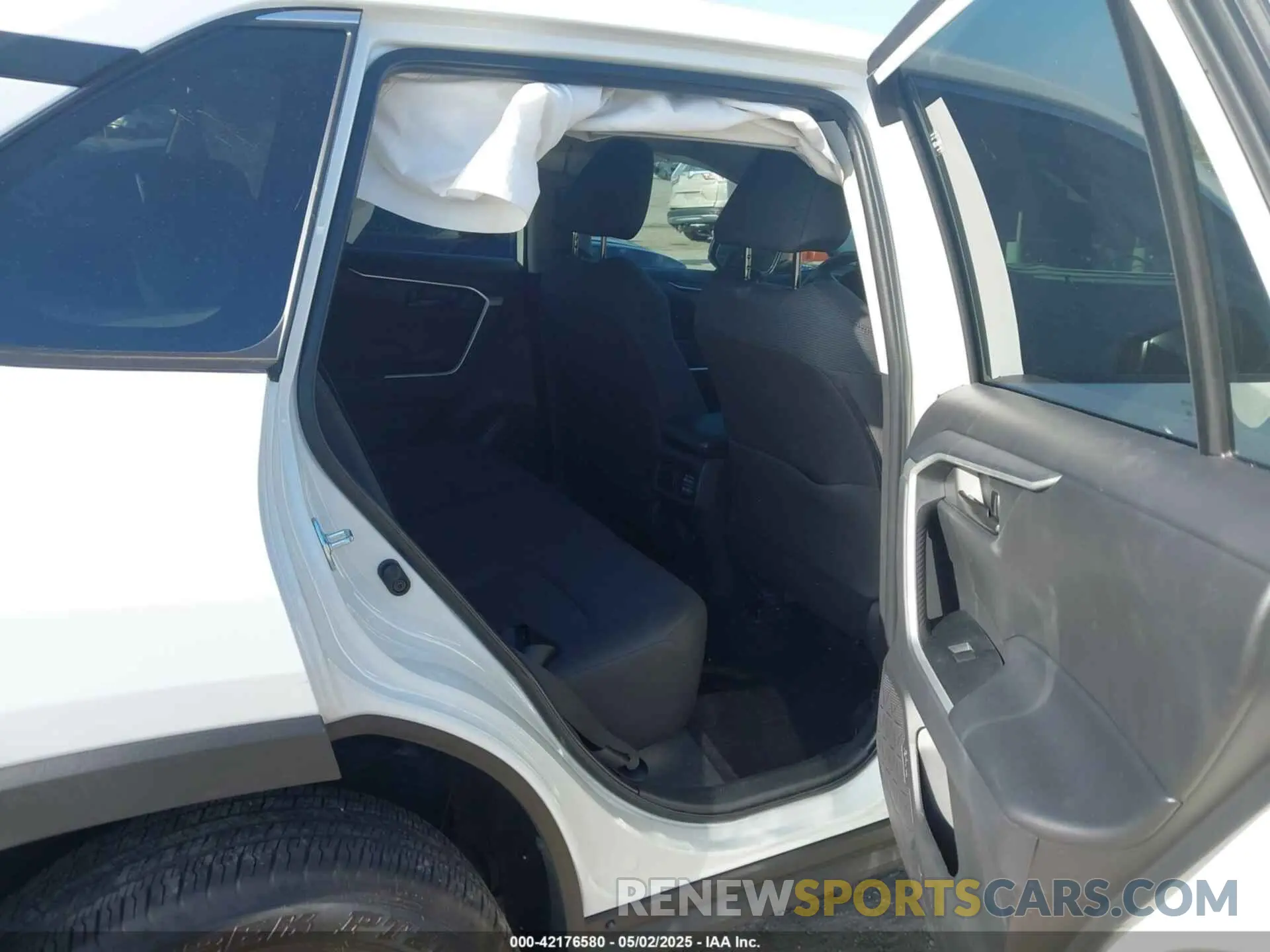 8 Photograph of a damaged car 2T3H1RFV1SC306602 TOYOTA RAV4 2025