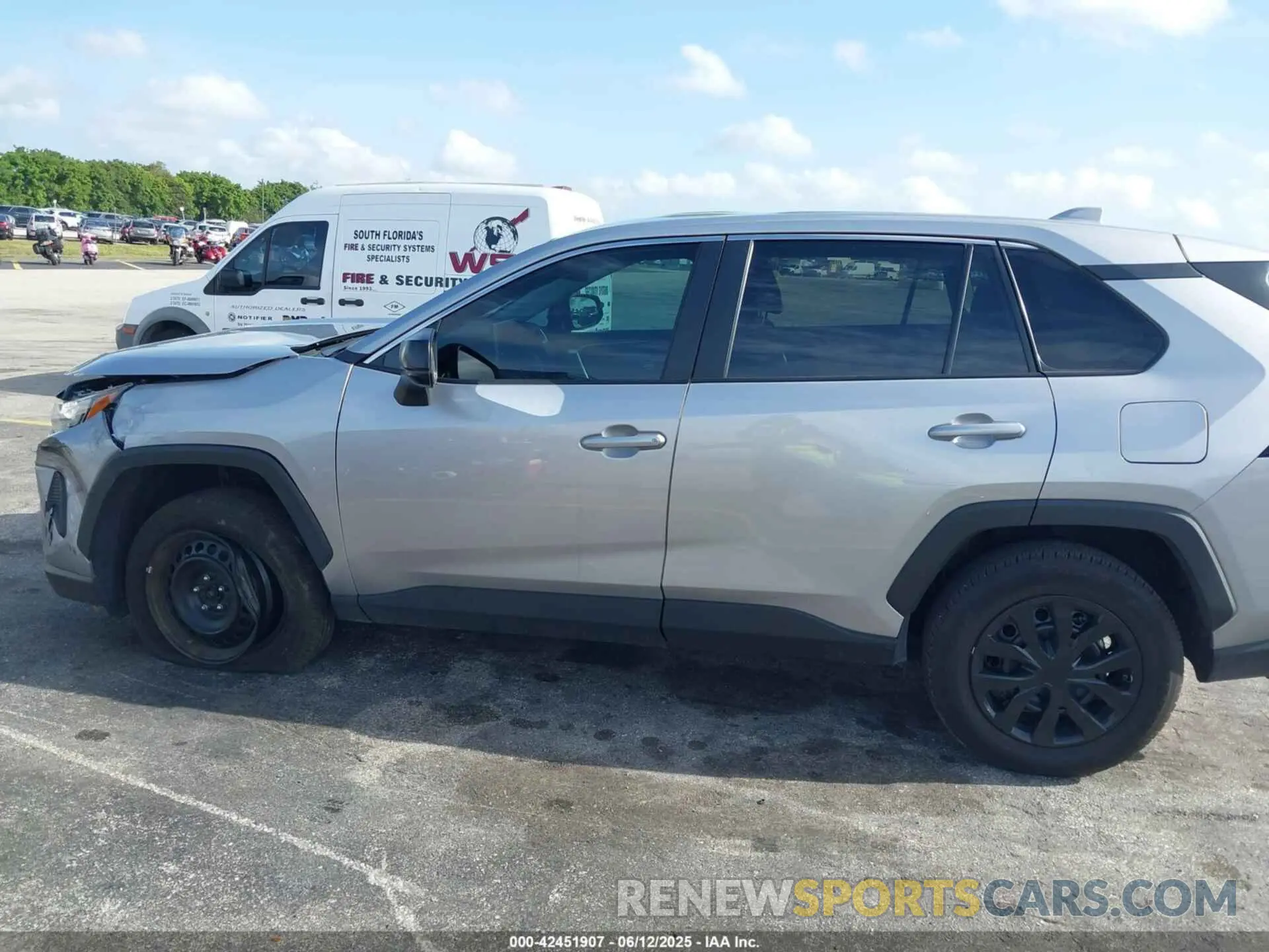 14 Photograph of a damaged car 2T3H1RFV3SC311610 TOYOTA RAV4 2025