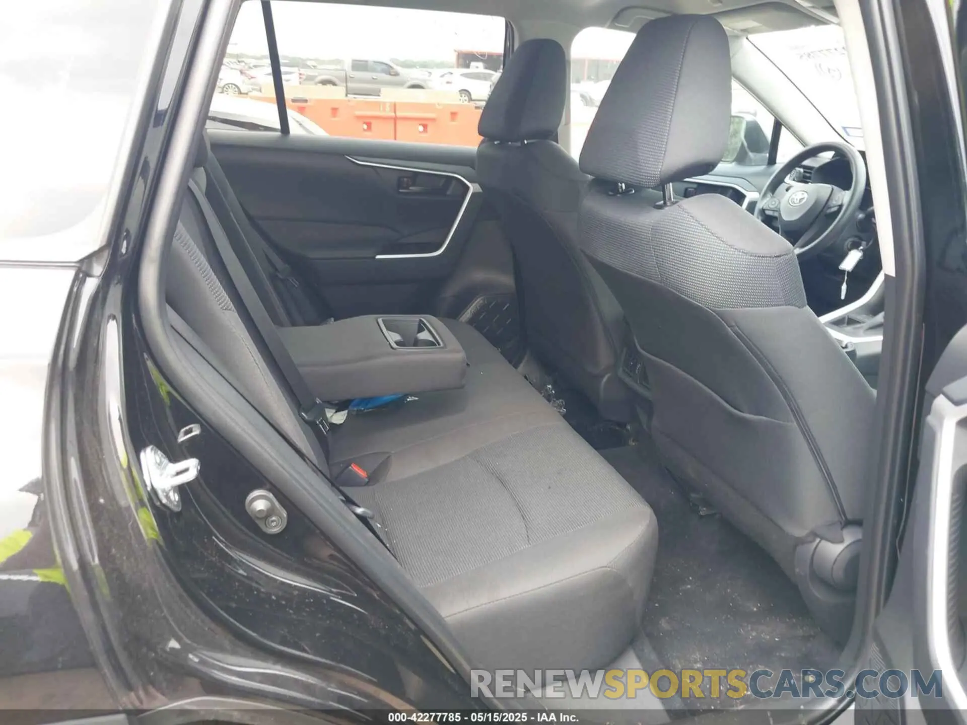 8 Фотография поврежденного автомобиля 2T3H1RFV6SW379978 TOYOTA RAV4 2025