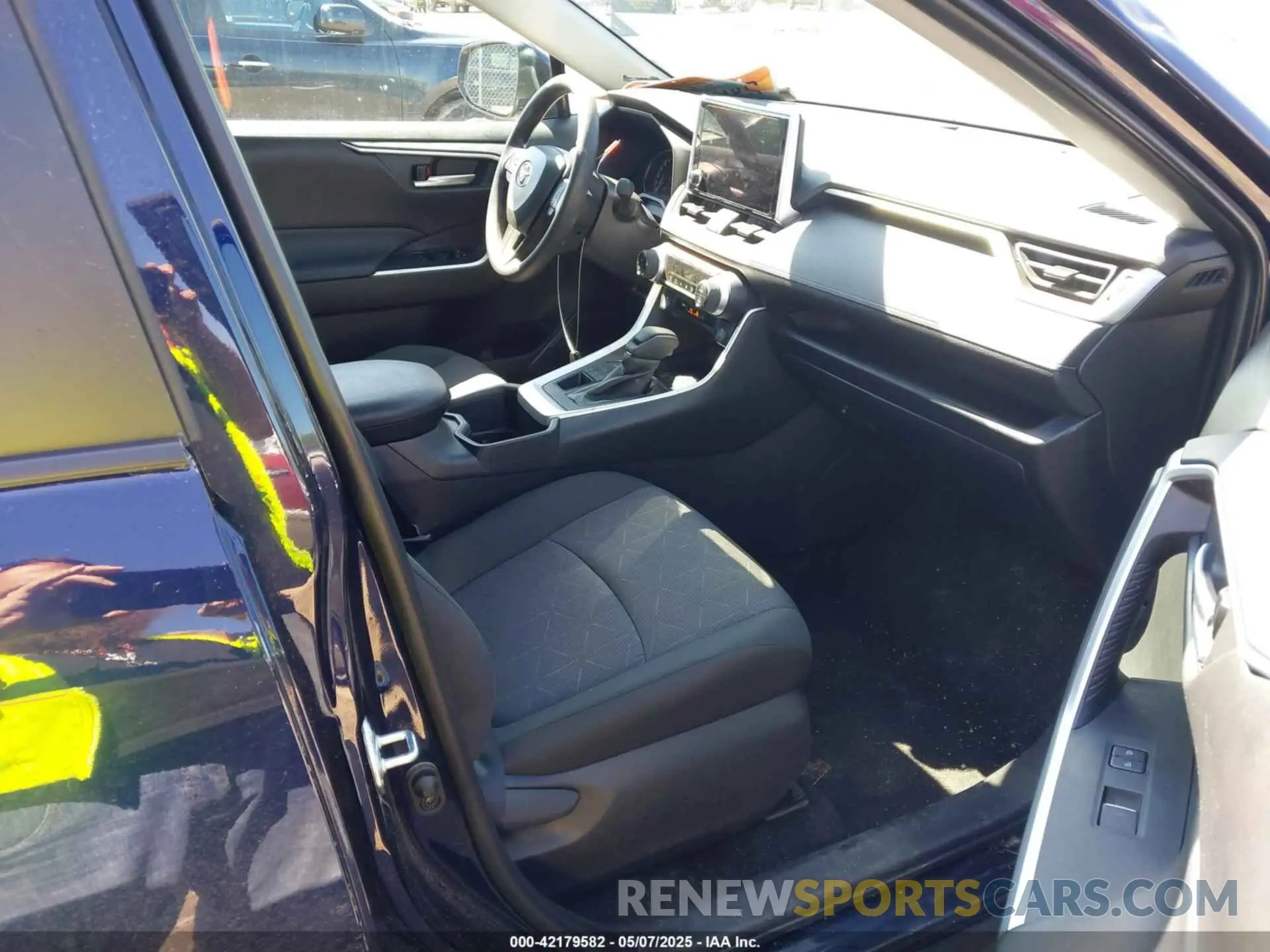 5 Фотография поврежденного автомобиля 2T3P1RFV6SW502464 TOYOTA RAV4 2025