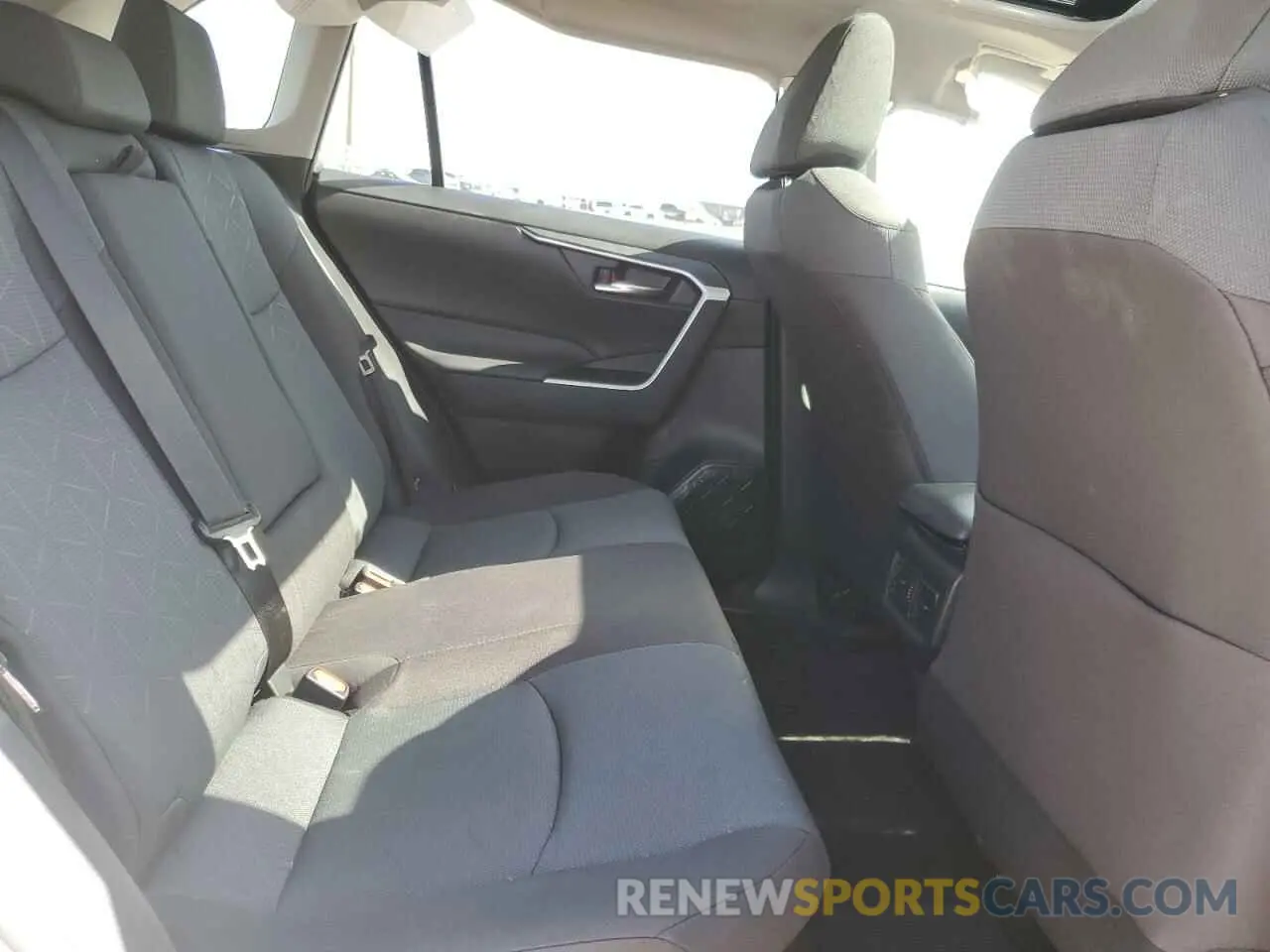 11 Photograph of a damaged car 2T3RWRFV9SW272946 TOYOTA RAV4 2025
