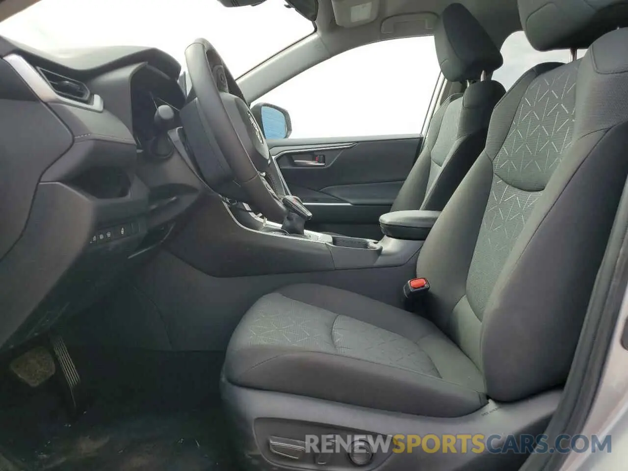 7 Фотография поврежденного автомобиля 2T3W1RFV1SC326632 TOYOTA RAV4 2025