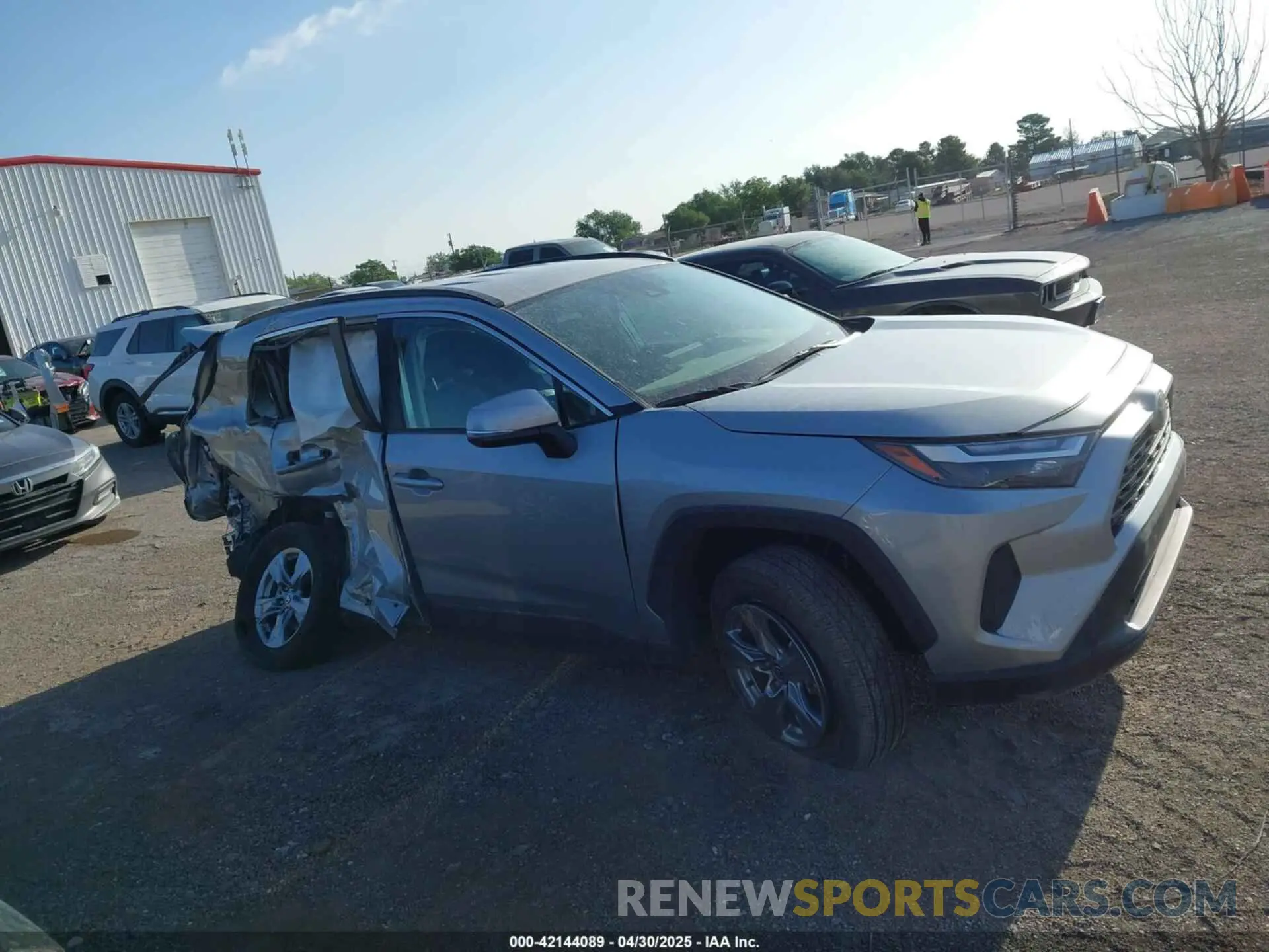 12 Фотография поврежденного автомобиля 2T3W1RFV4SW368002 TOYOTA RAV4 2025