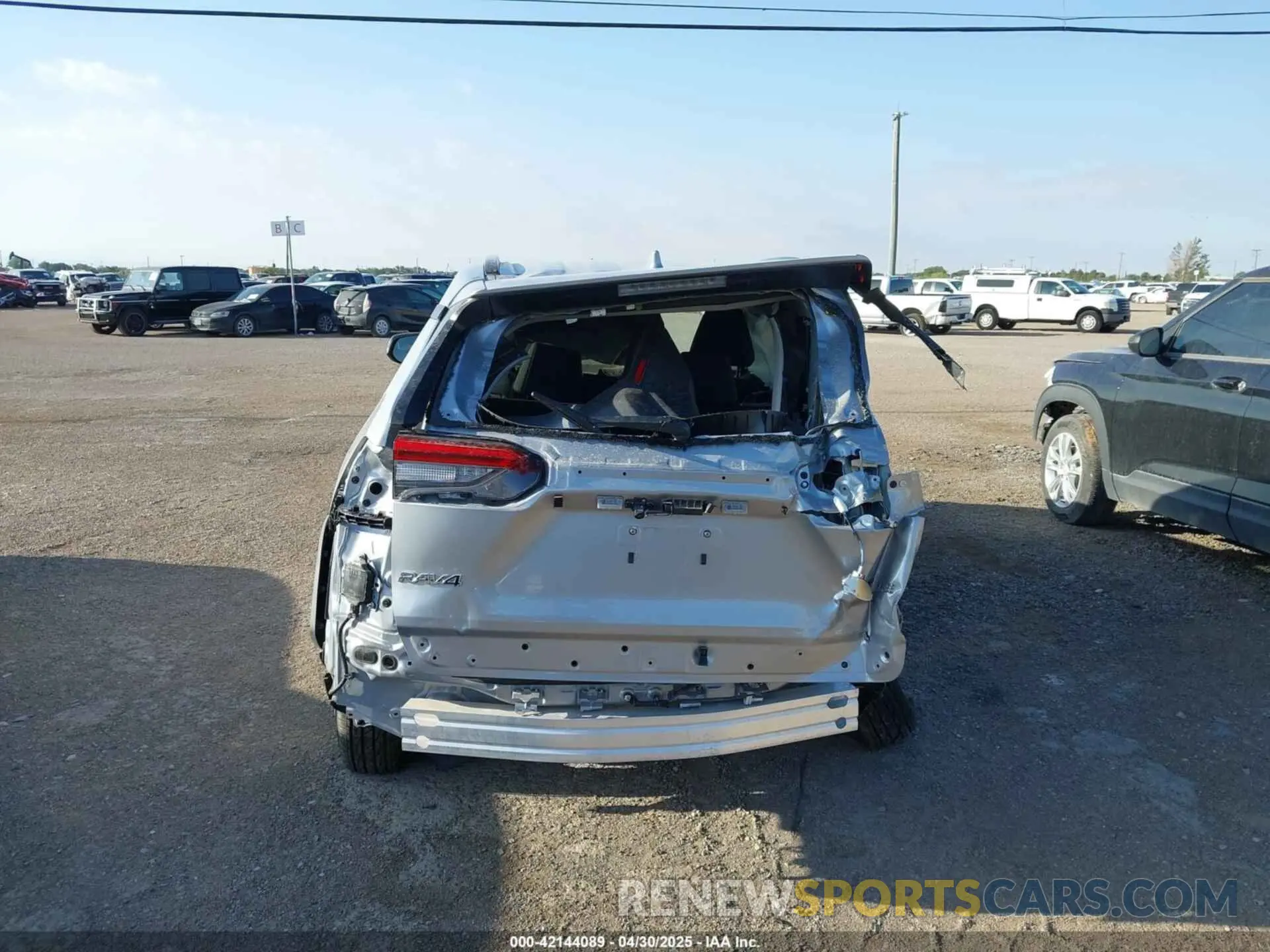 15 Фотография поврежденного автомобиля 2T3W1RFV4SW368002 TOYOTA RAV4 2025