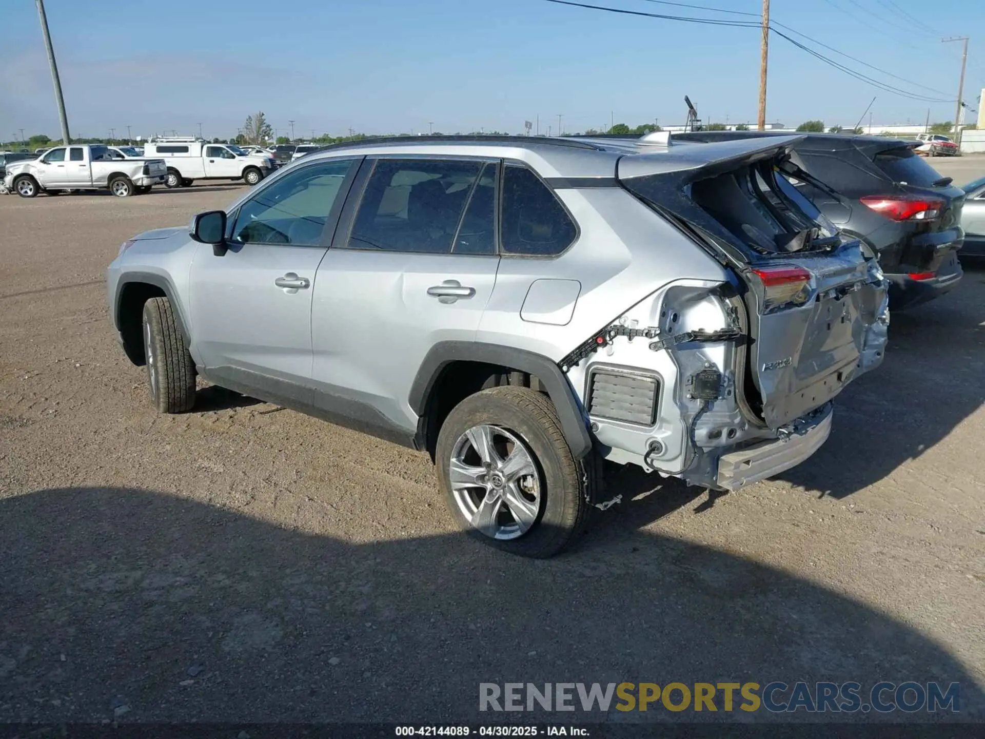 3 Фотография поврежденного автомобиля 2T3W1RFV4SW368002 TOYOTA RAV4 2025