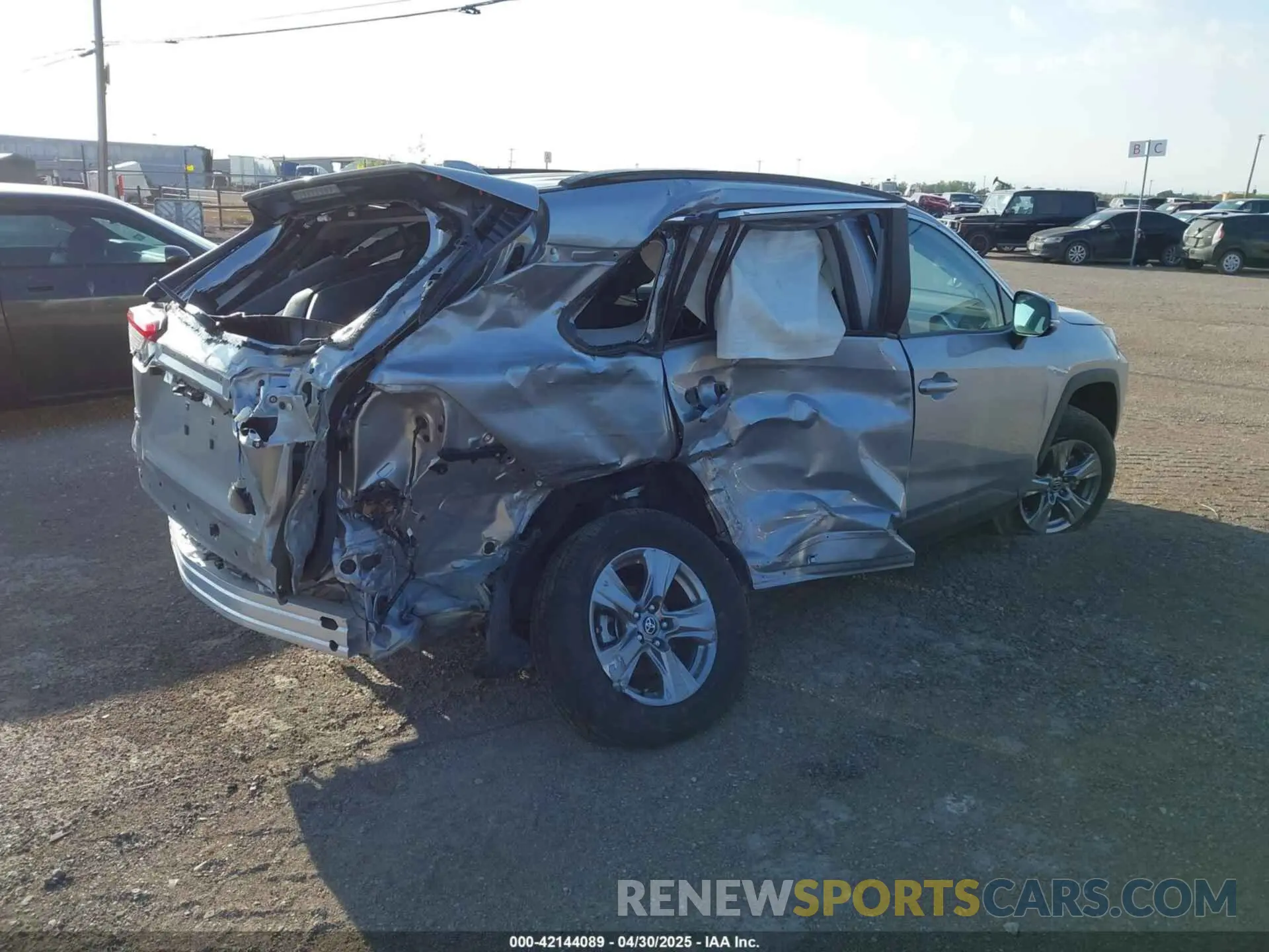 4 Фотография поврежденного автомобиля 2T3W1RFV4SW368002 TOYOTA RAV4 2025