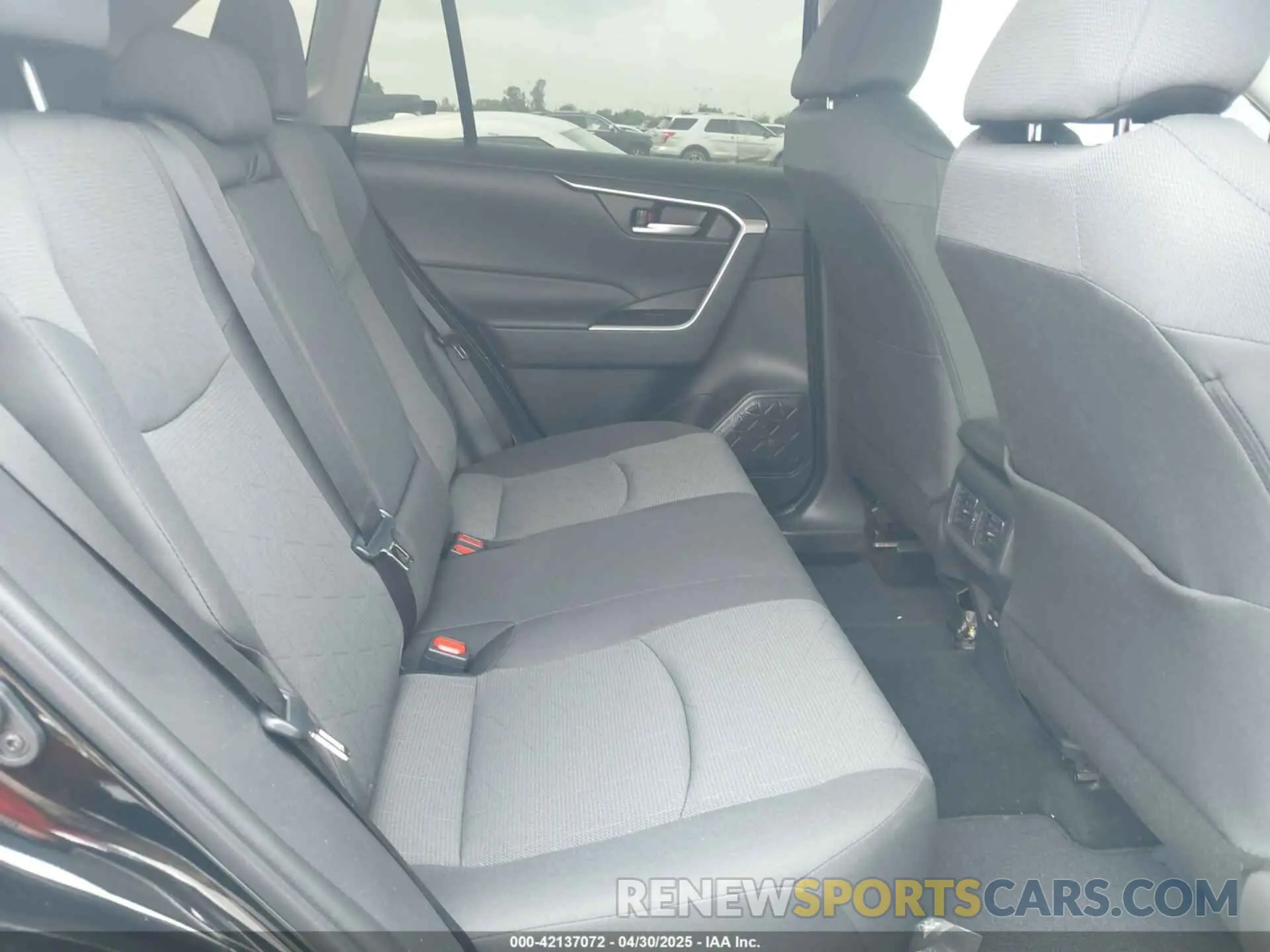 8 Фотография поврежденного автомобиля 2T3W1RFV5SC311437 TOYOTA RAV4 2025