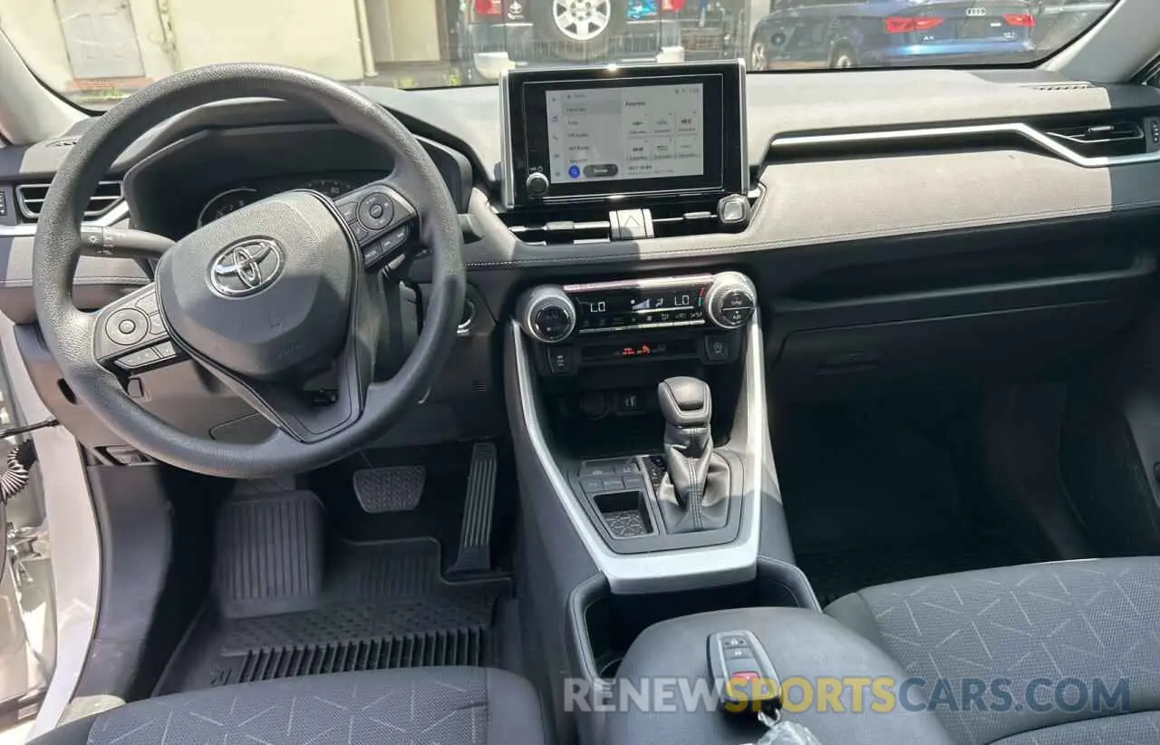 9 Photograph of a damaged car 2T3W1RFV8SC307558 TOYOTA RAV4 2025