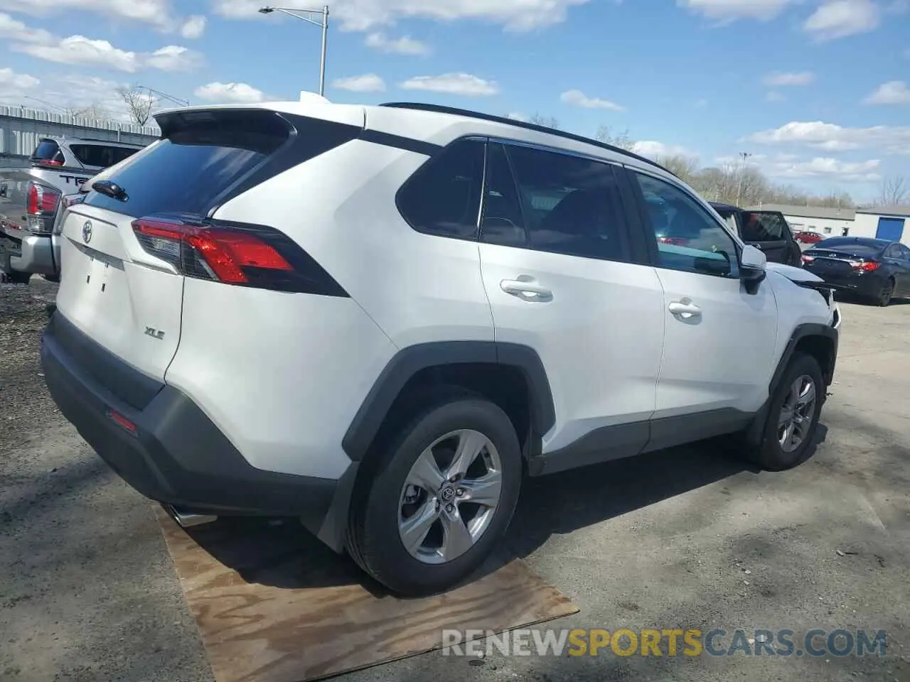 3 Фотография поврежденного автомобиля 2T3W1RFV8SC312307 TOYOTA RAV4 2025