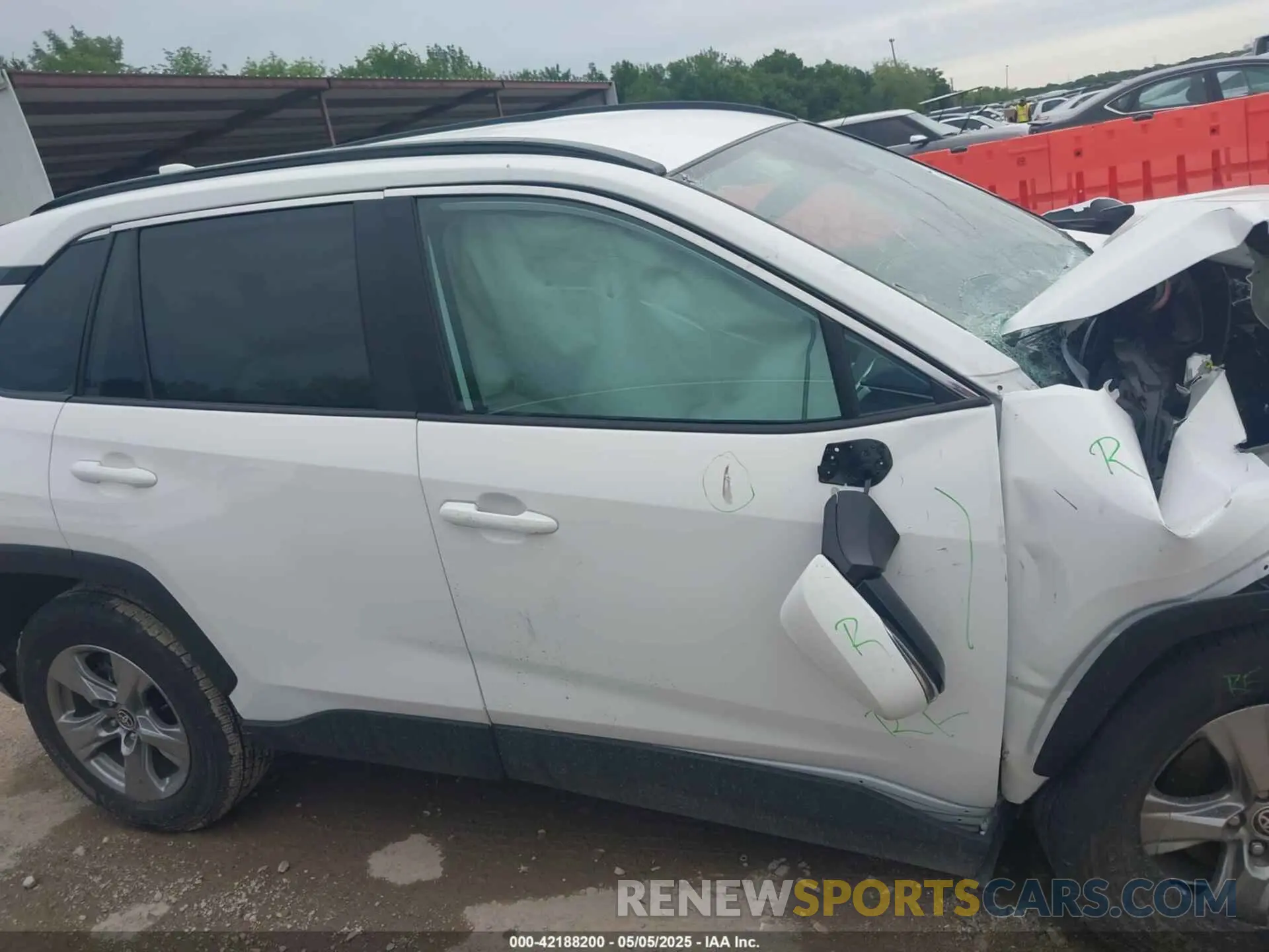 13 Фотография поврежденного автомобиля 2T3W1RFV9SW369324 TOYOTA RAV4 2025