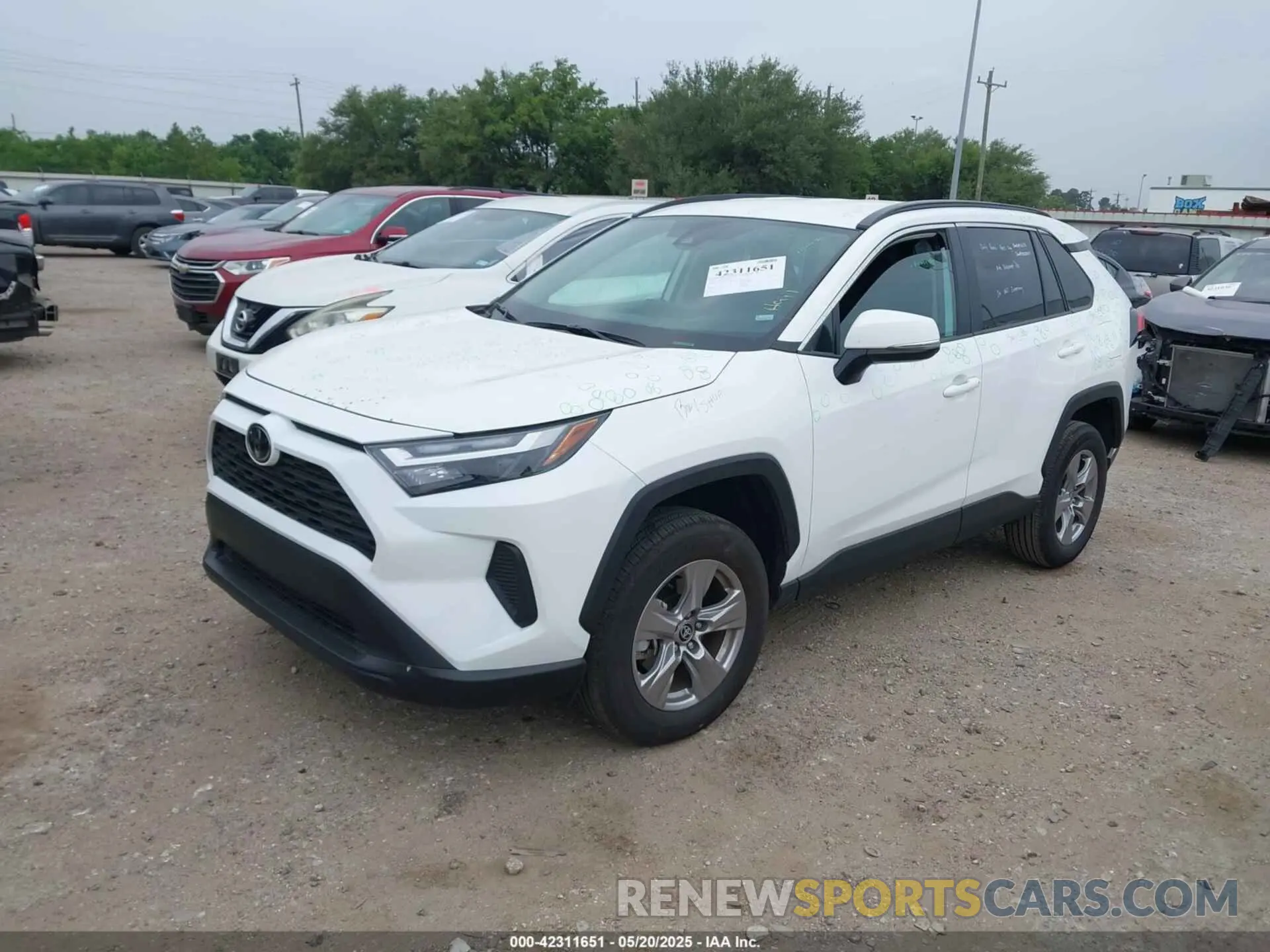 2 Фотография поврежденного автомобиля 2T3W1RFV9SW374071 TOYOTA RAV4 2025