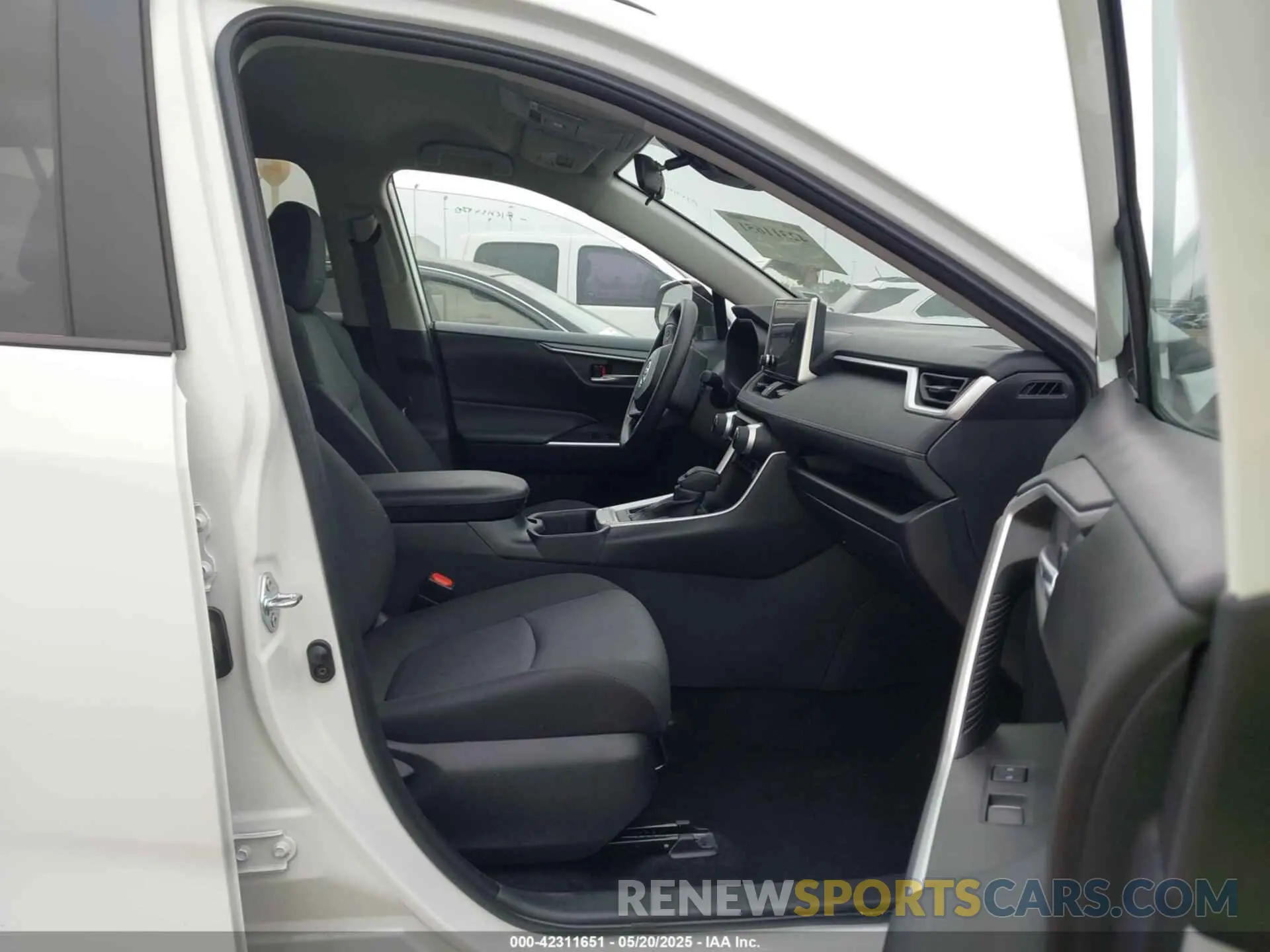 5 Фотография поврежденного автомобиля 2T3W1RFV9SW374071 TOYOTA RAV4 2025