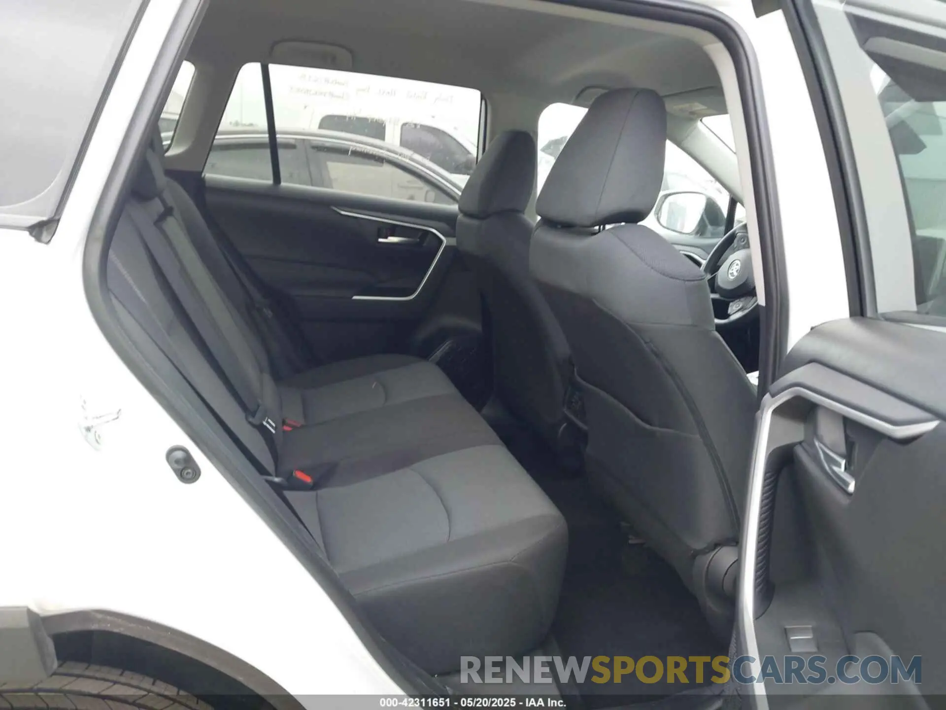 8 Фотография поврежденного автомобиля 2T3W1RFV9SW374071 TOYOTA RAV4 2025