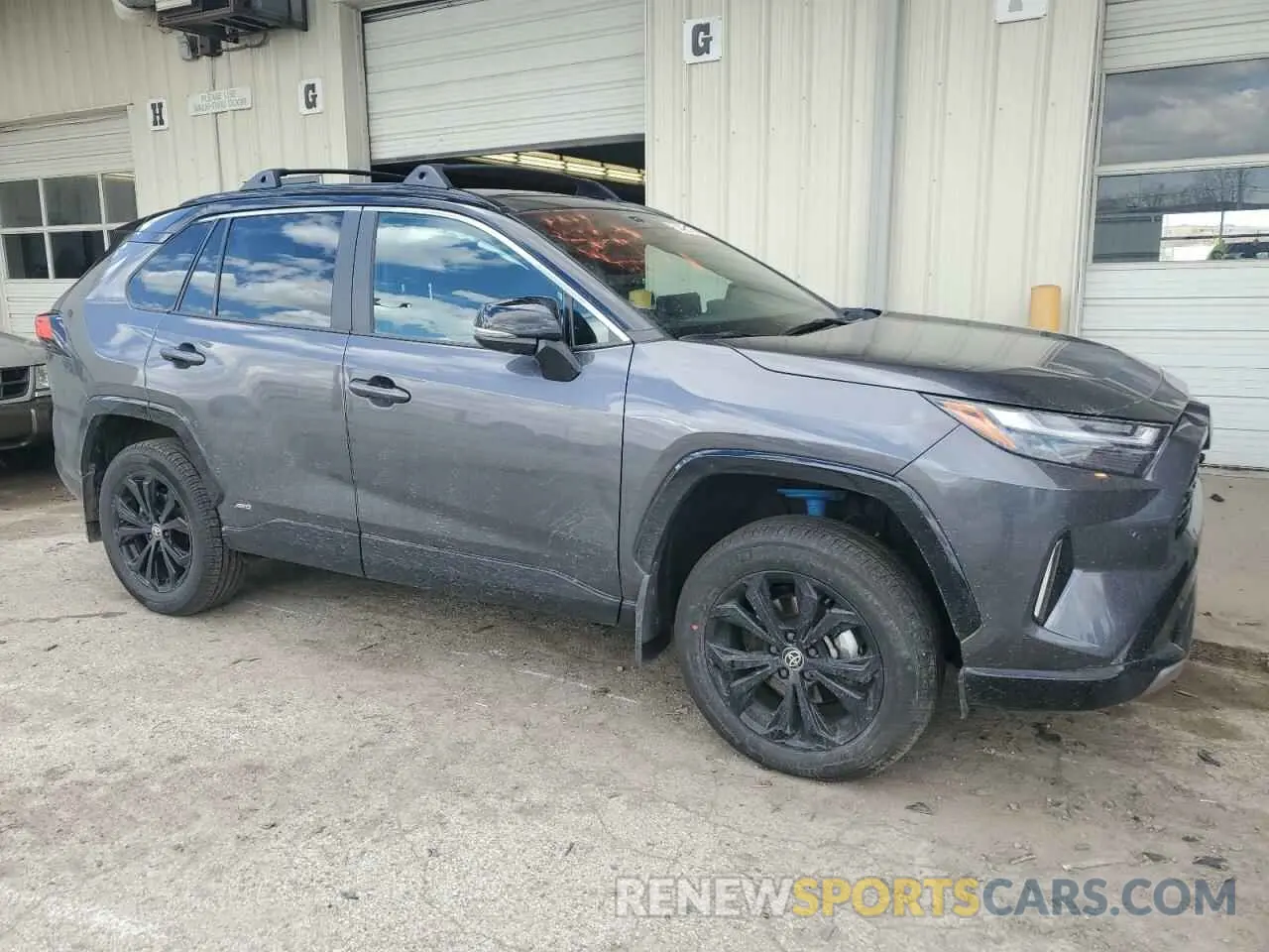 4 Photograph of a damaged car 4T3E6RFV6SU178683 TOYOTA RAV4 2025
