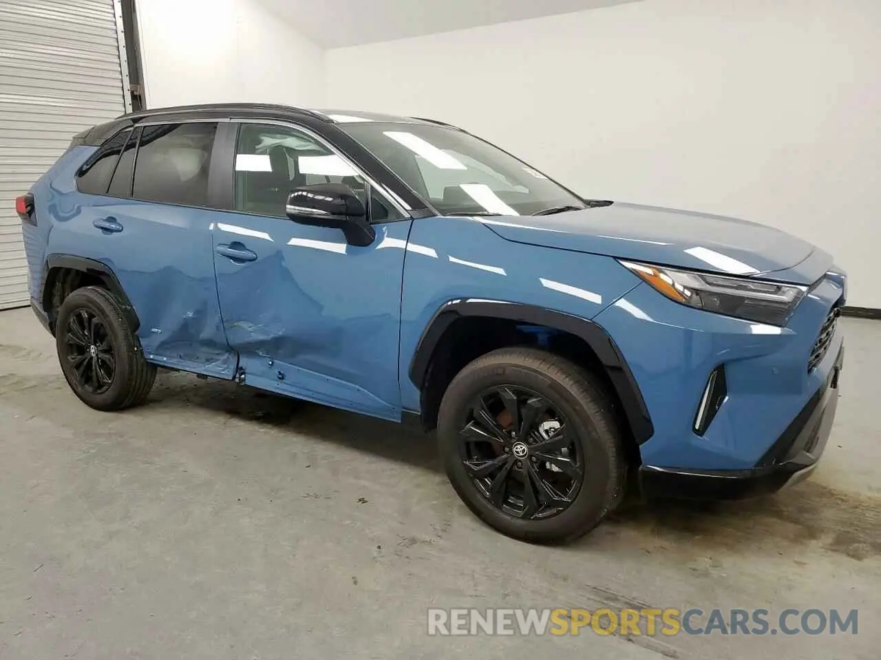 4 Photograph of a damaged car 4T3E6RFV7SU180846 TOYOTA RAV4 2025