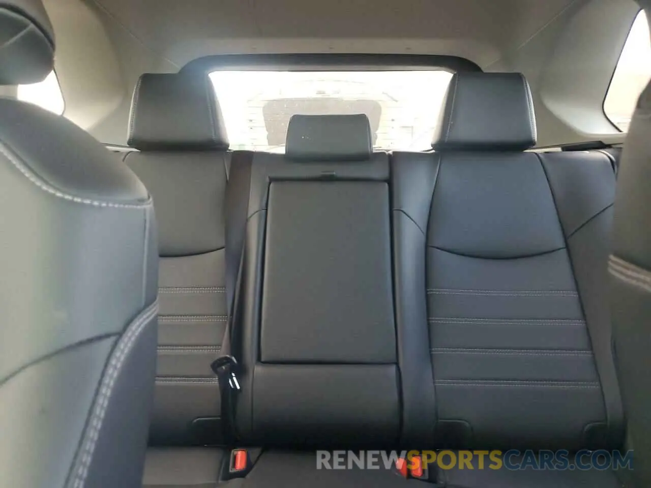 10 Фотография поврежденного автомобиля JTMB6RFV9SD154846 TOYOTA RAV4 2025