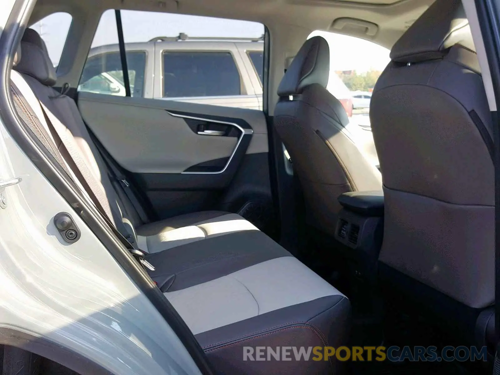 6 Photograph of a damaged car 2T3J1RFV5KW041098 TOYOTA RAV4 ADVEN 2019