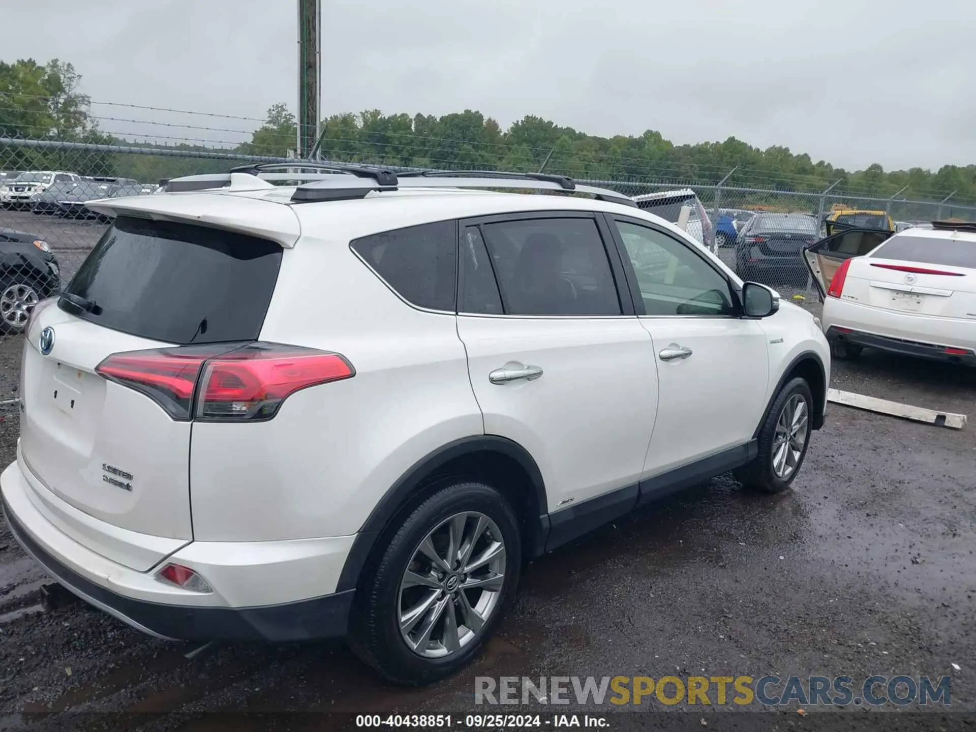 4 Photograph of a damaged car JTMDJREV0HD107531 TOYOTA RAV4 HYBRID 2017